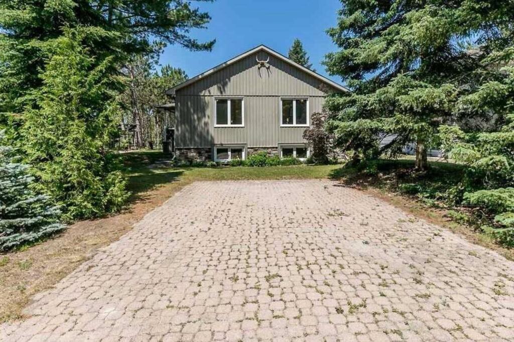 Cozy cottage on a private beach -Georgian Bay