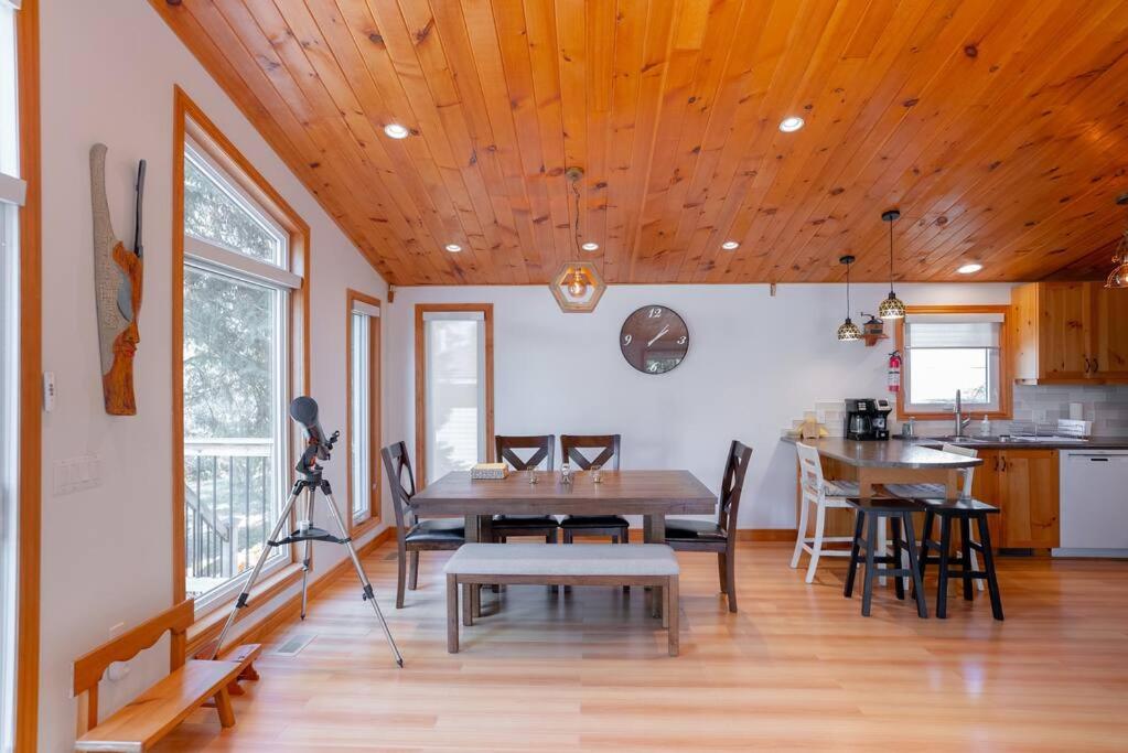 Cozy cottage on a private beach -Georgian Bay