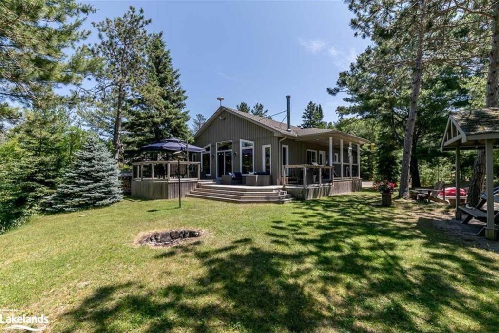 Cozy cottage on a private beach -Georgian Bay