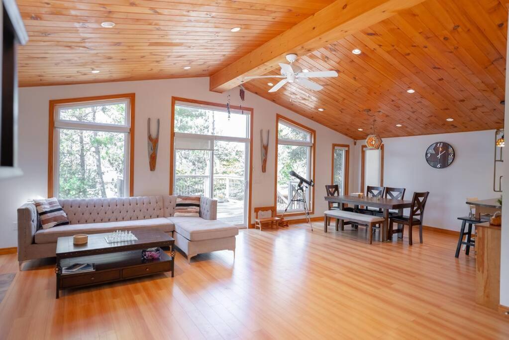Cozy cottage on a private beach -Georgian Bay