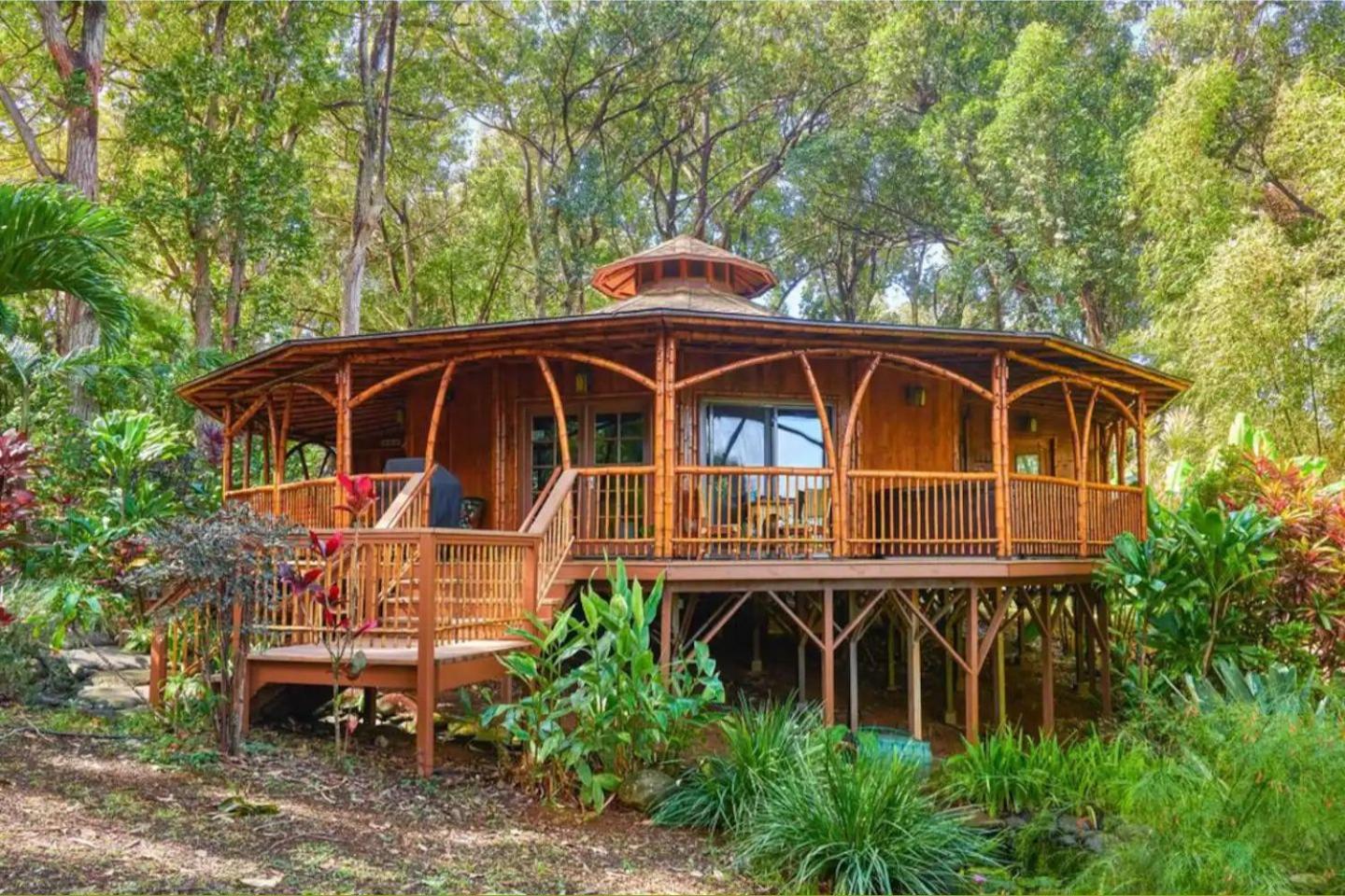 Hotel Hawaiian Dream Temple