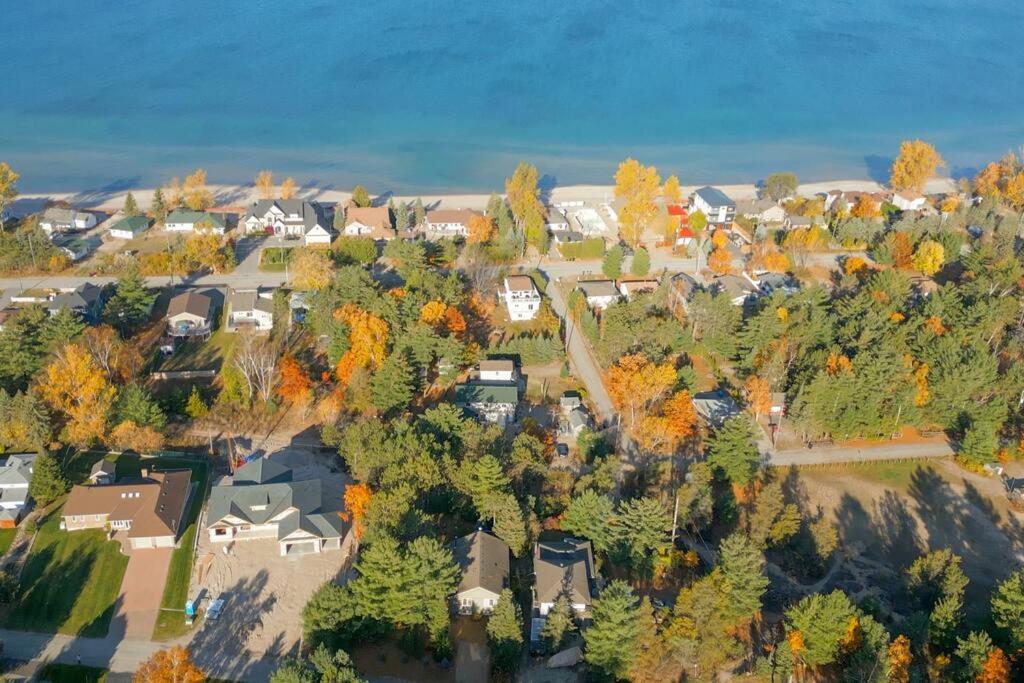 Cozy cottage on a private beach -Georgian Bay
