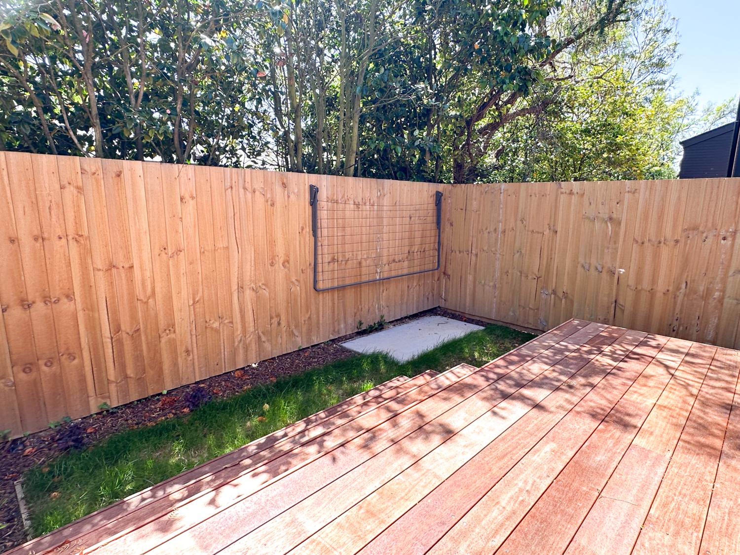 Charming 1BR Retreat next to UC view 3