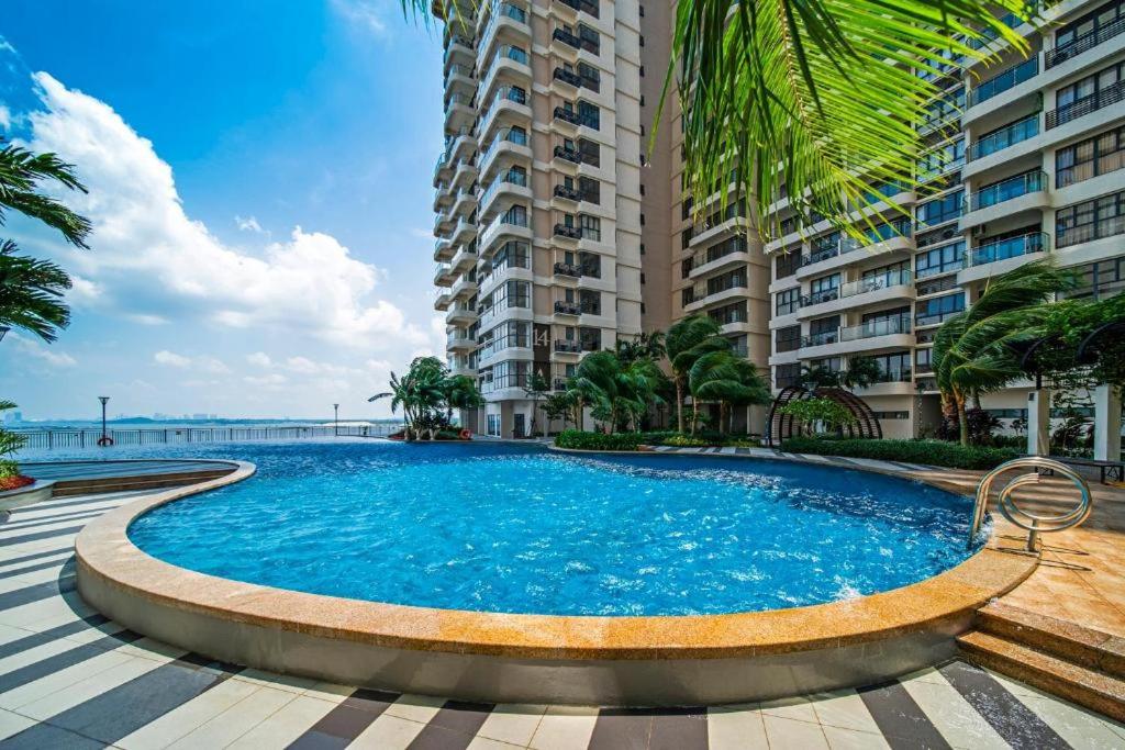 Cityview 2BR Country Garden Danga Bay - Natol