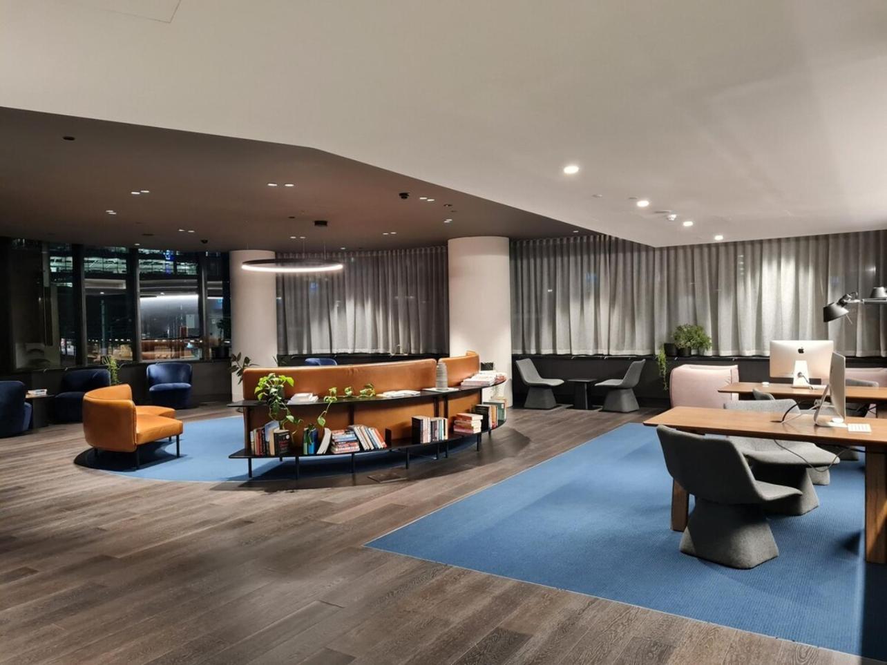 Absolute luxury 1BR Apt MQ PoolGym