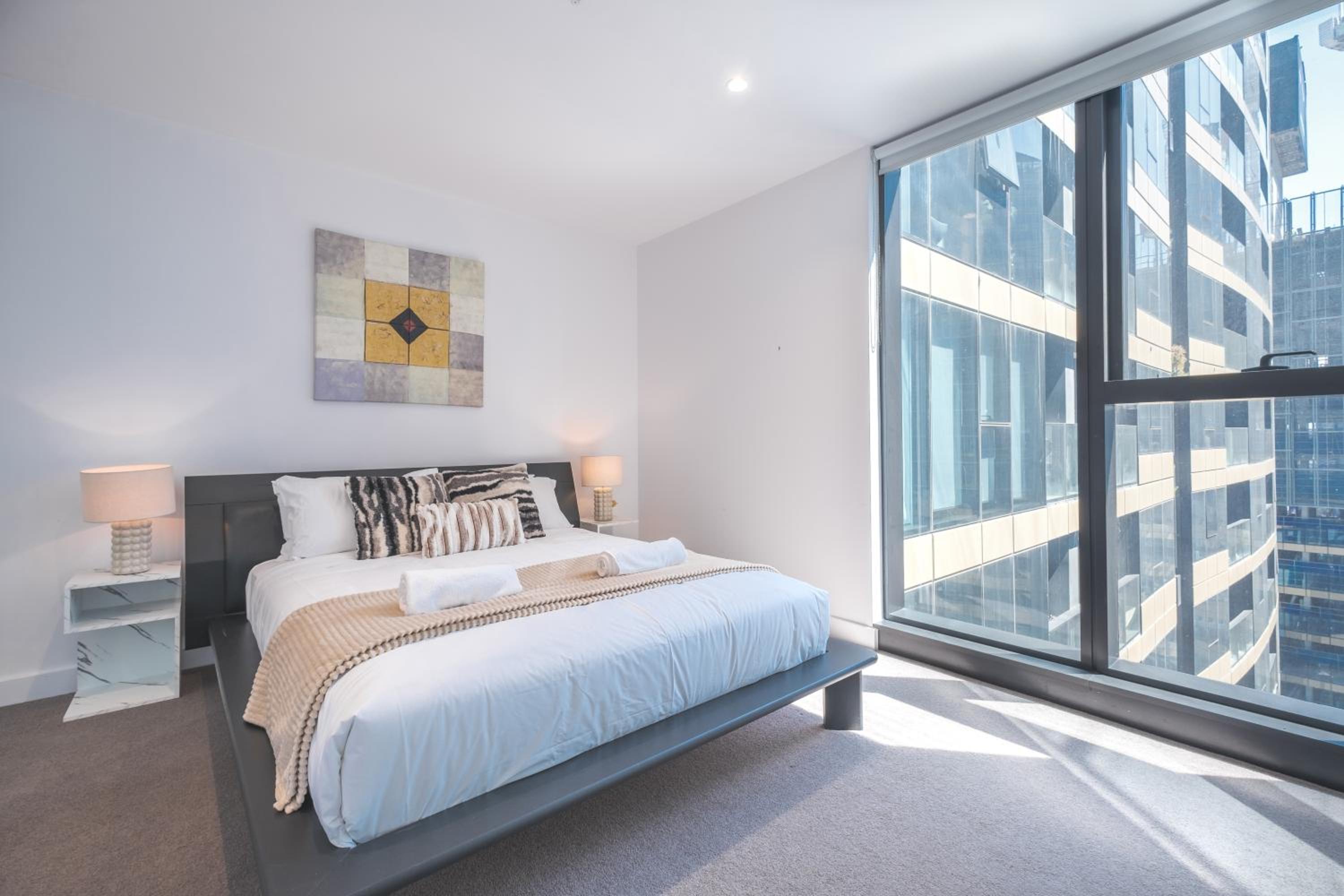 Absolute luxury 1BR Apt MQ PoolGym