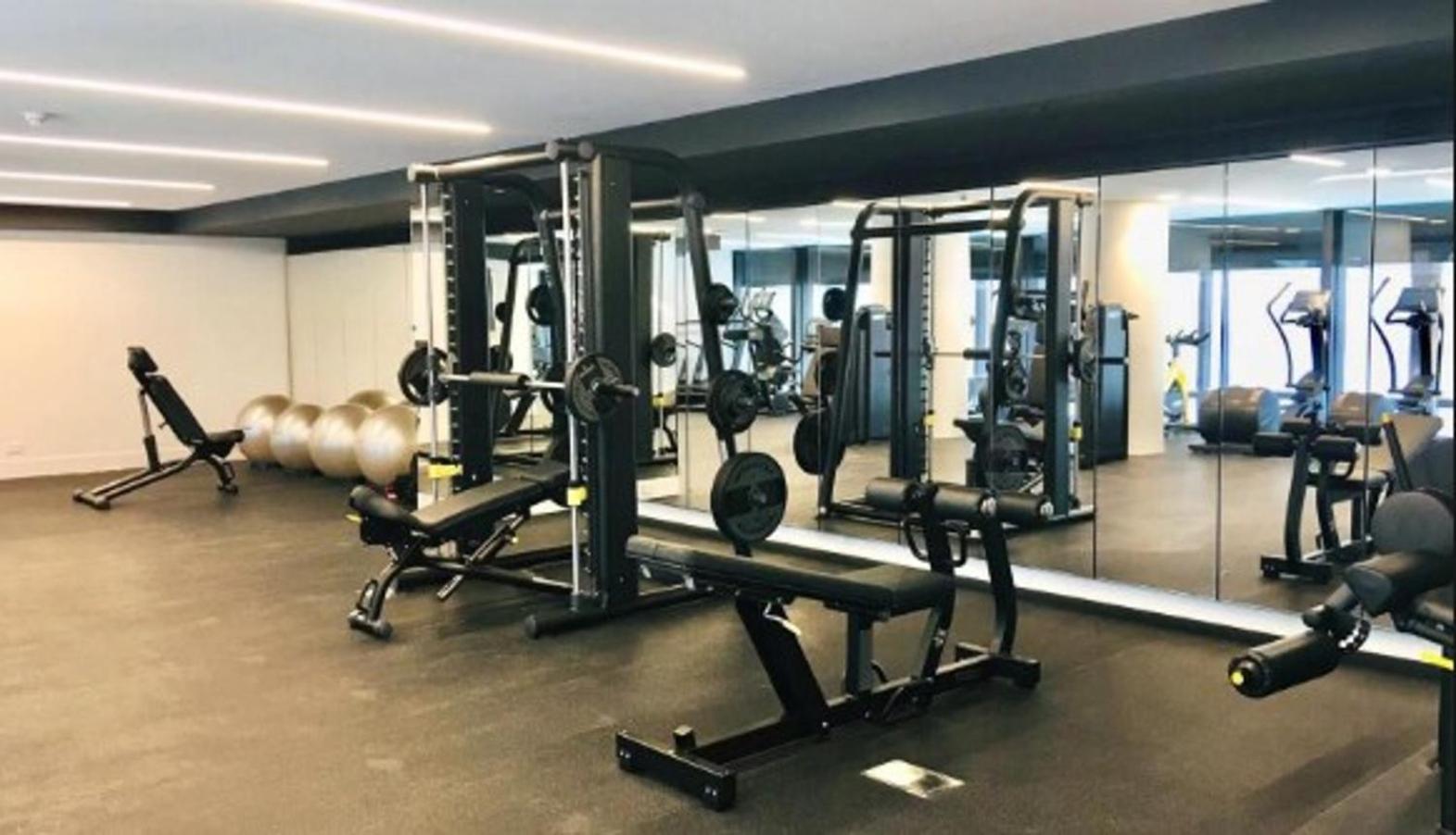 Absolute luxury 1BR Apt MQ PoolGym