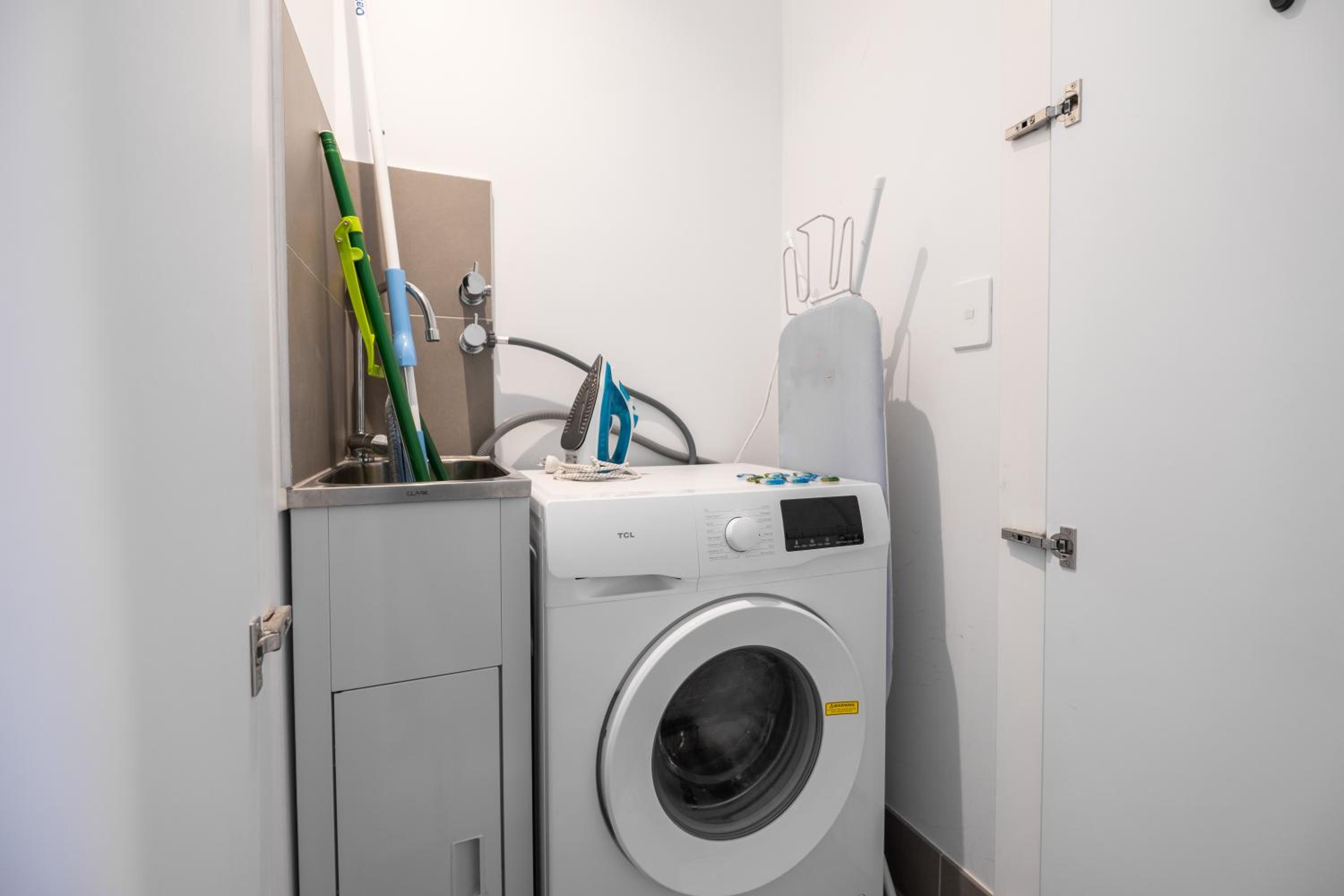 Absolute luxury 1BR Apt MQ PoolGym