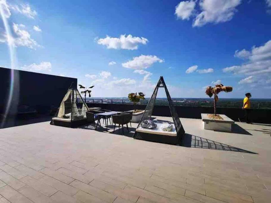 Hanns modern paradise
