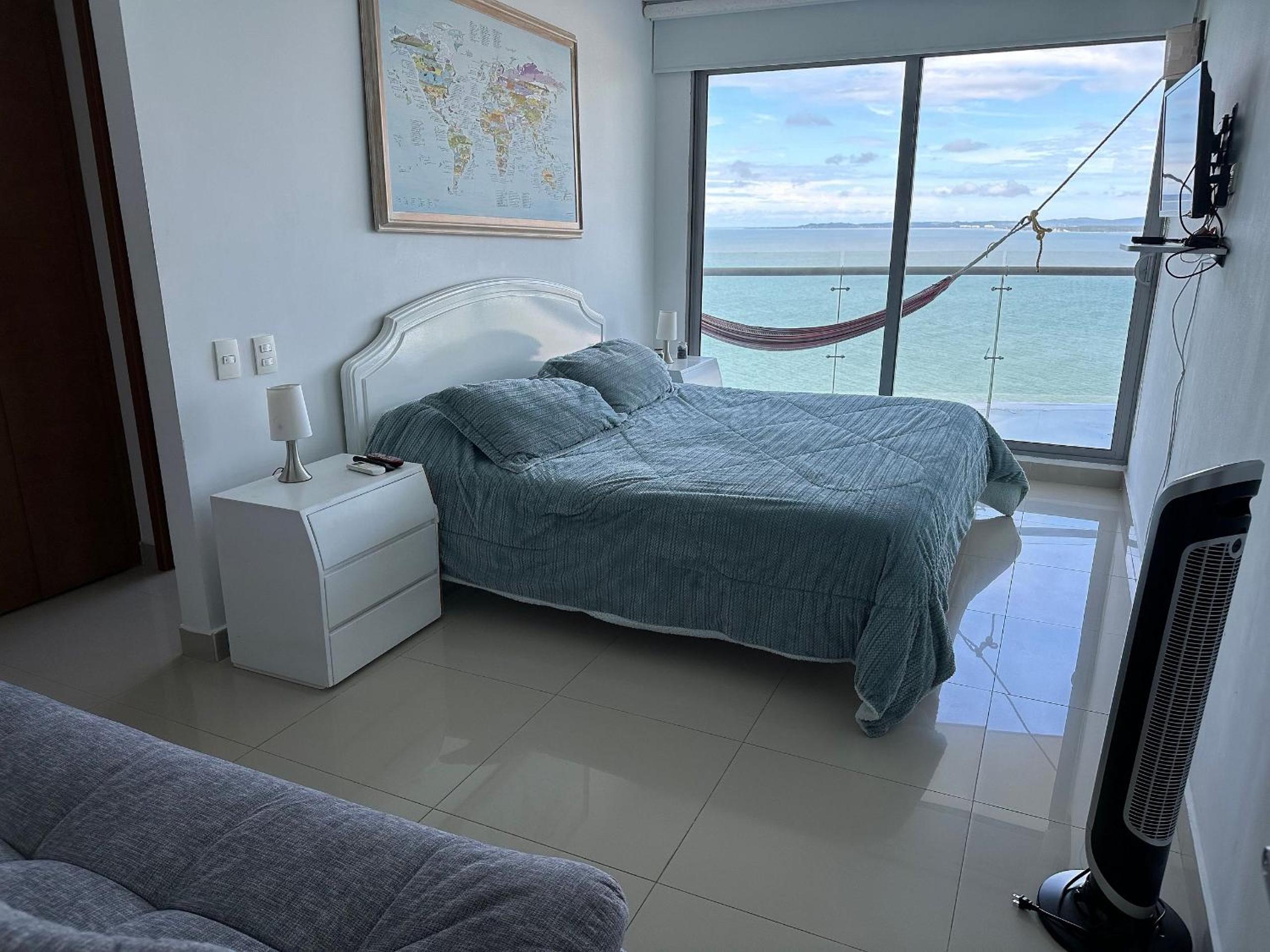Amplios Aptos de Lujo Frente a la Playa a 5 Minutos del Centro y del Aeropuerto, en Edificio con Piscina, Jacuzzi, Sauna, Gimnasio, Turco y Seguridad las 2