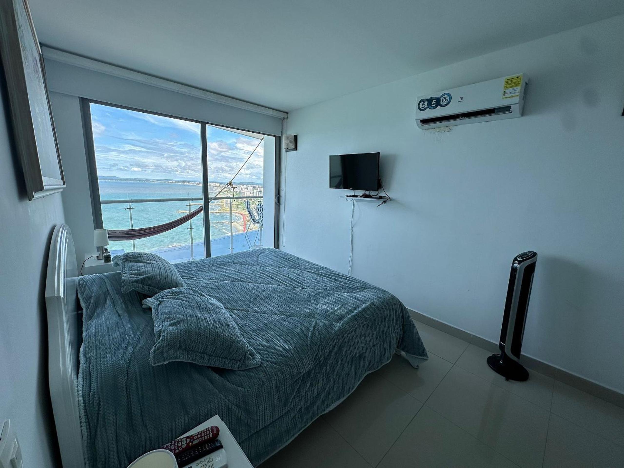 Amplios Aptos de Lujo Frente a la Playa a 5 Minutos del Centro y del Aeropuerto, en Edificio con Piscina, Jacuzzi, Sauna, Gimnasio, Turco y Seguridad las 2