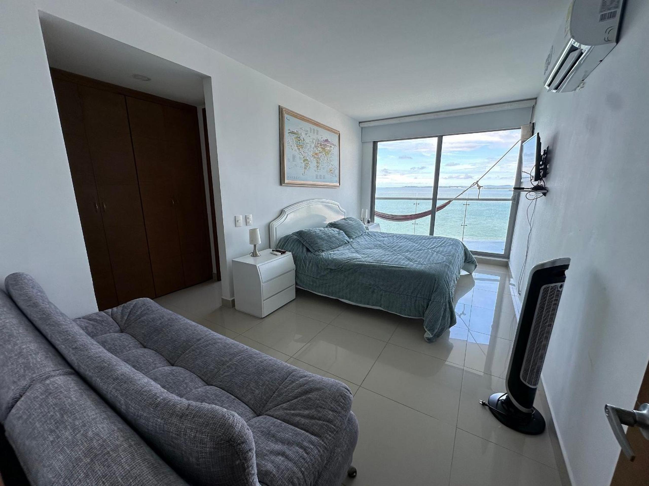 Amplios Aptos de Lujo Frente a la Playa a 5 Minutos del Centro y del Aeropuerto, en Edificio con Piscina, Jacuzzi, Sauna, Gimnasio, Turco y Seguridad las 2