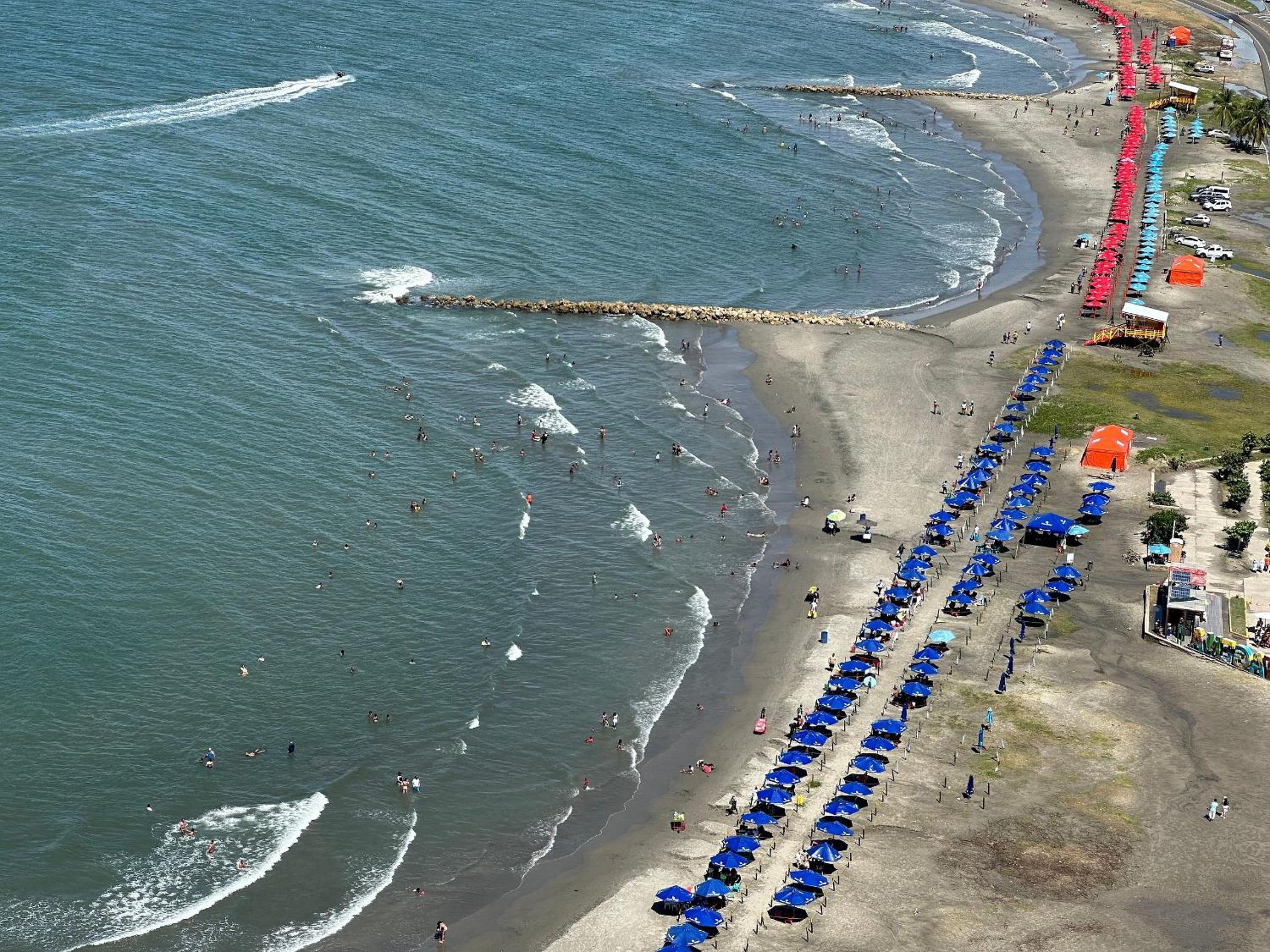 Amplios Aptos de Lujo Frente a la Playa a 5 Minutos del Centro y del Aeropuerto, en Edificio con Piscina, Jacuzzi, Sauna, Gimnasio, Turco y Seguridad las 2