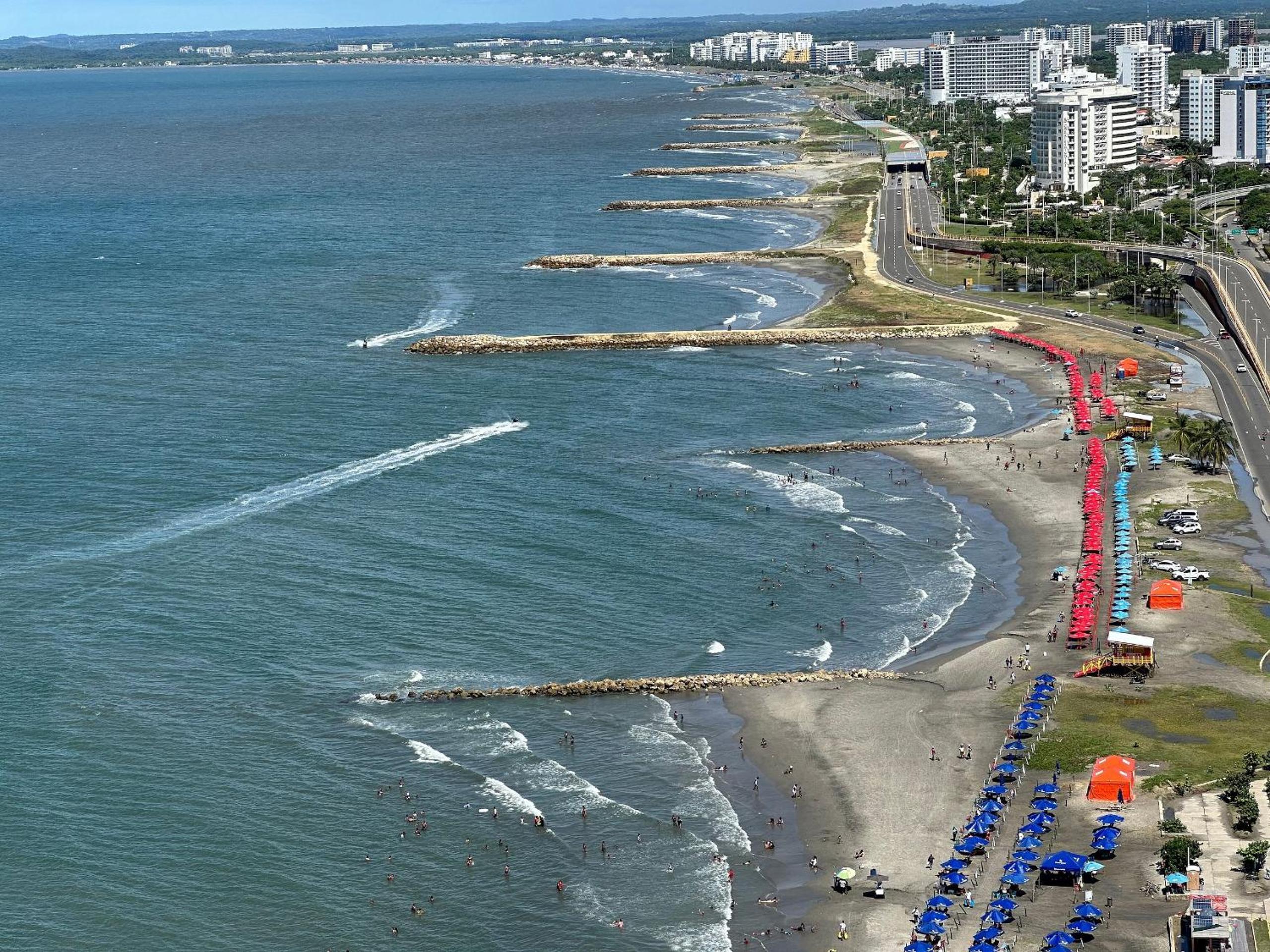 Amplios Aptos de Lujo Frente a la Playa a 5 Minutos del Centro y del Aeropuerto, en Edificio con Piscina, Jacuzzi, Sauna, Gimnasio, Turco y Seguridad las 2