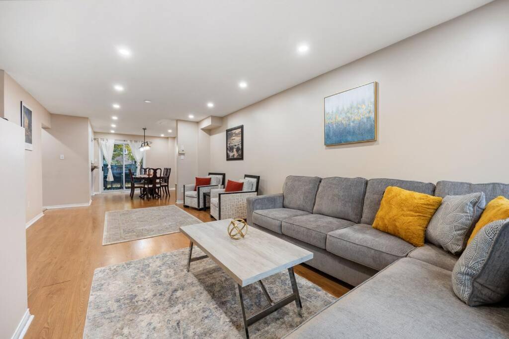 Cheerful Home, 4 Beds, Free Parking