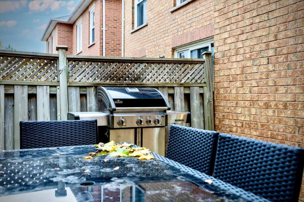 Cheerful Home, 4 Beds, Free Parking