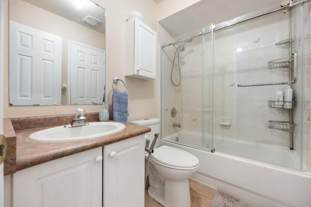Cheerful Home, 4 Beds, Free Parking