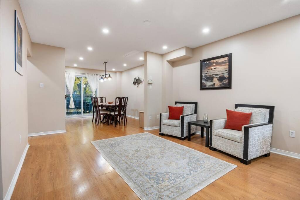 Cheerful Home, 4 Beds, Free Parking