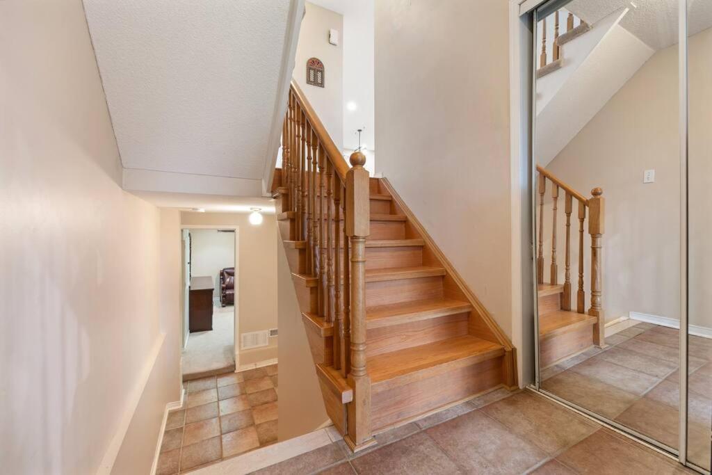 Cheerful Home, 4 Beds, Free Parking