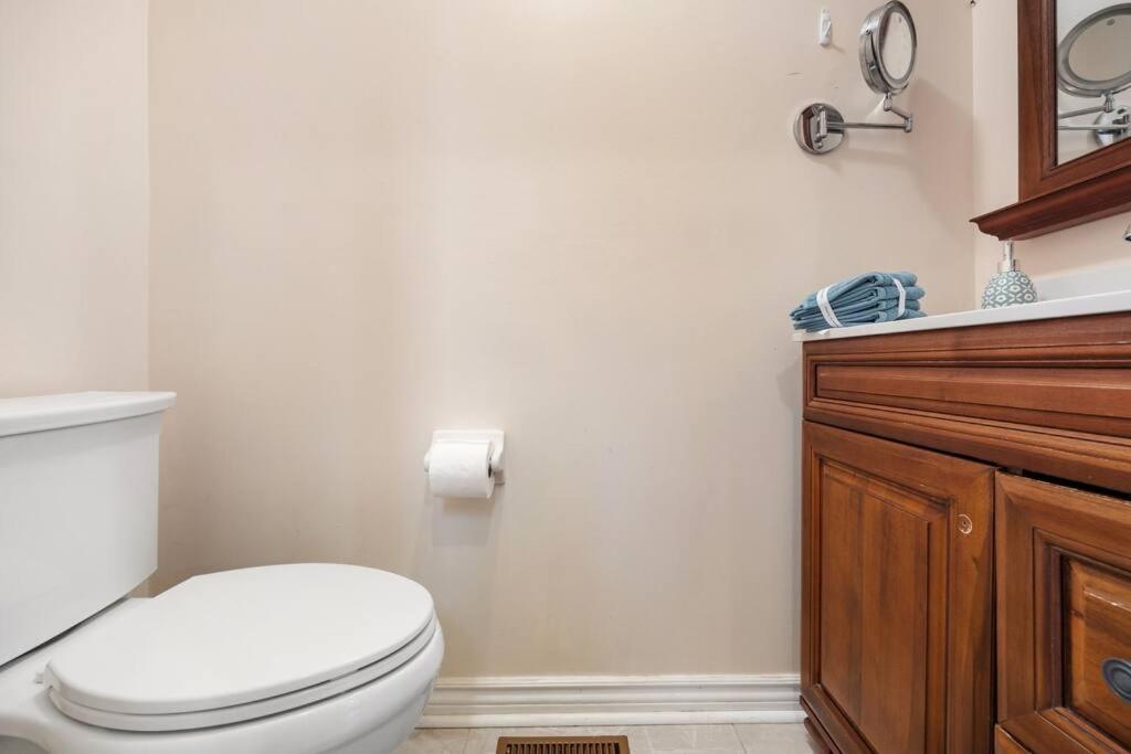 Cheerful Home, 4 Beds, Free Parking