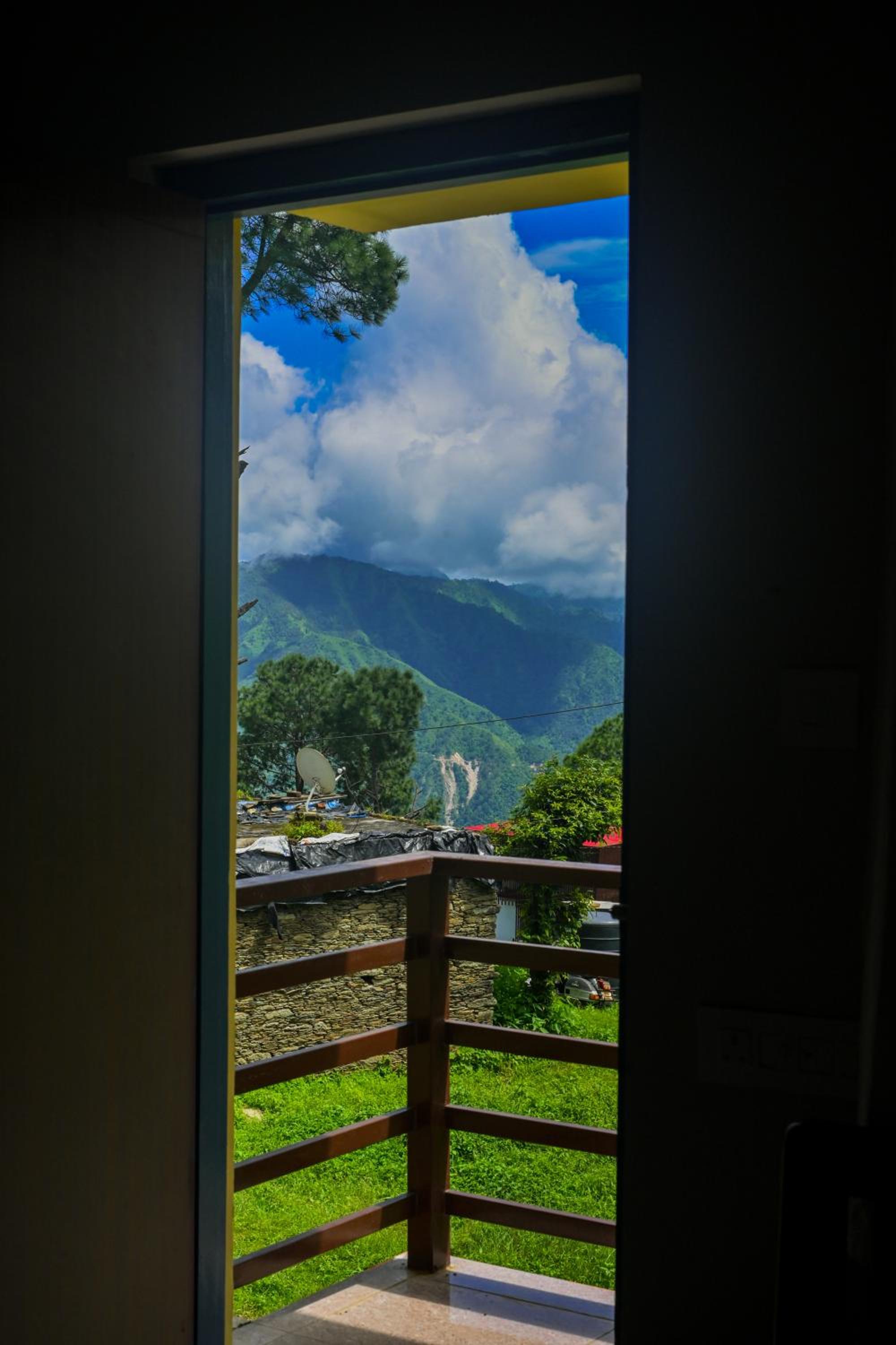 11 Gaon Homestay Lansdowne view 4