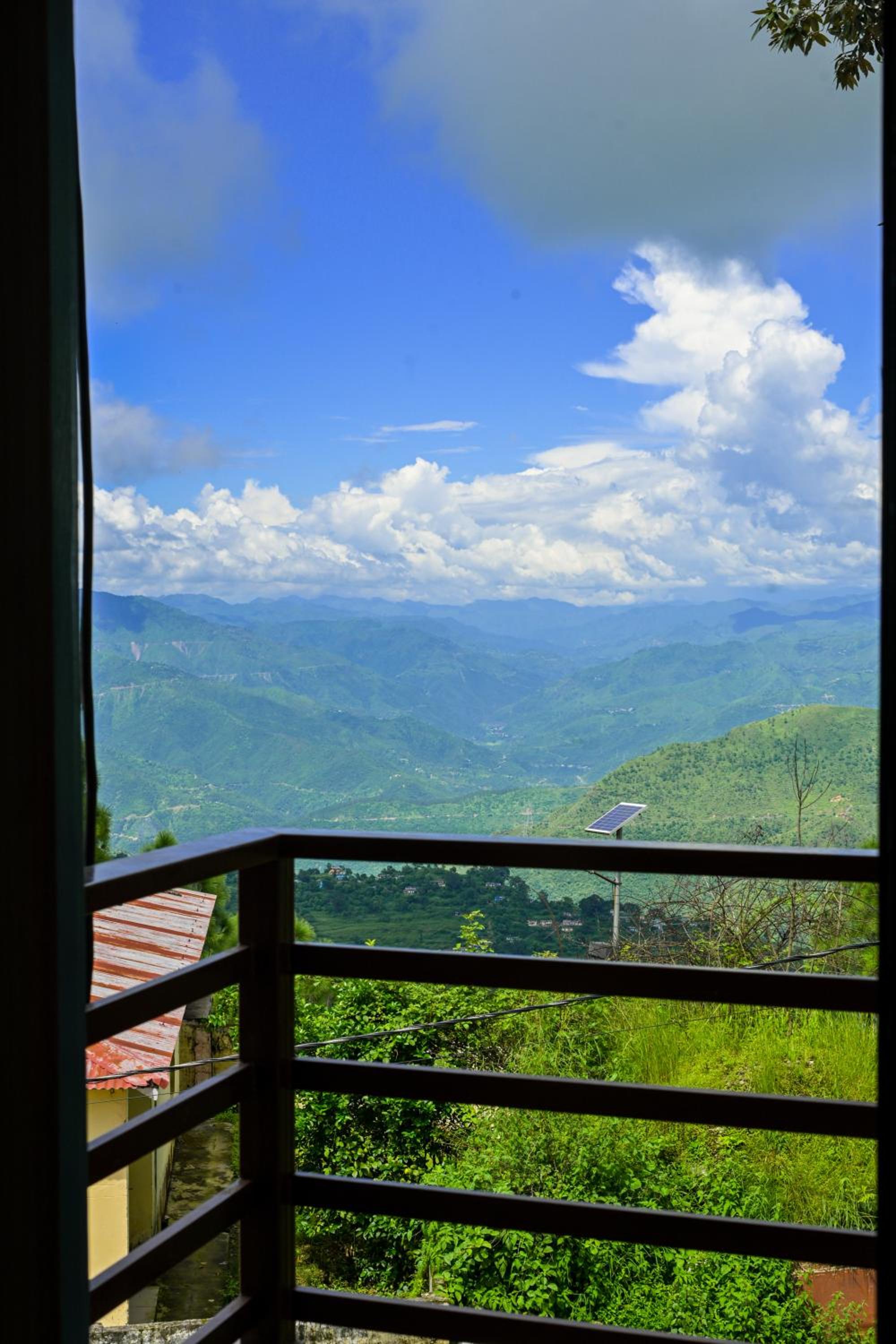 11 Gaon Homestay Lansdowne view 2