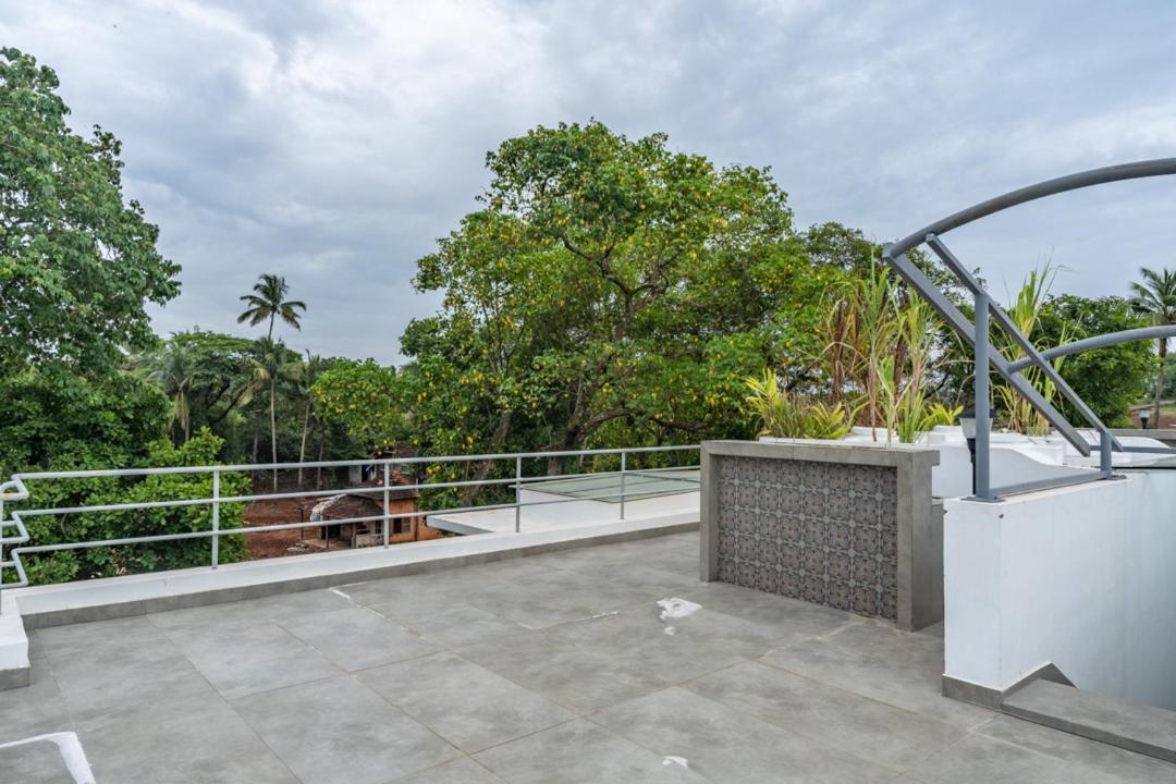 La Dora by The Blue Kite -3BHK Contemporary Villas with Pvt Pool, 5 mins Walk to Vagator beach-Caretaker & Garden view 4