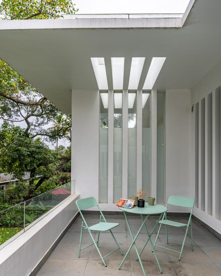 La Dora by The Blue Kite -3BHK Contemporary Villas with Pvt Pool, 5 mins Walk to Vagator beach-Caretaker & Garden view 5