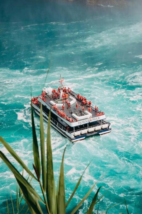 Luxury Stay Near Niagara Falls