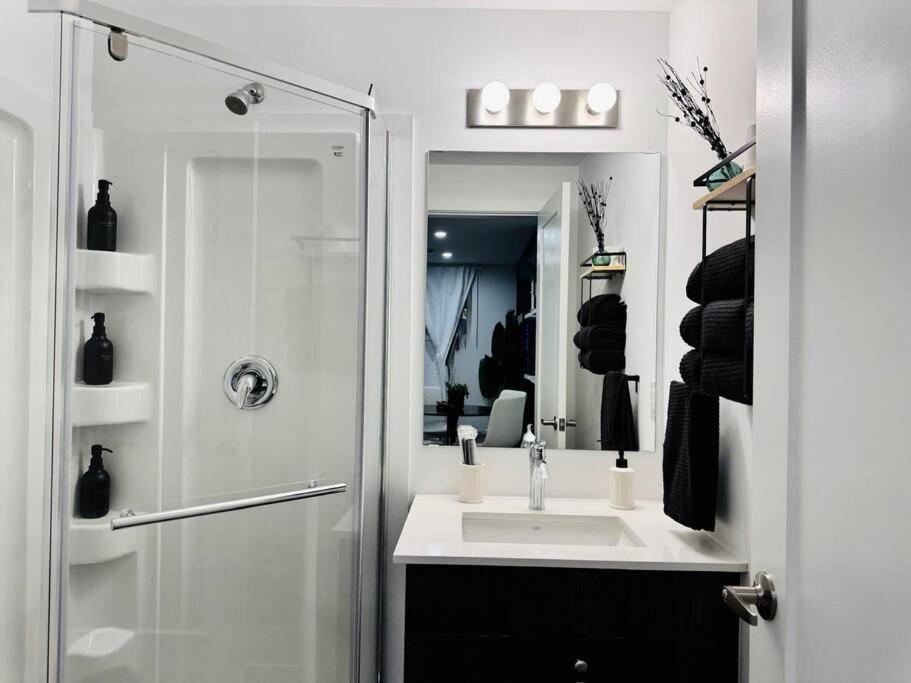 Luxury Stay Near Niagara Falls