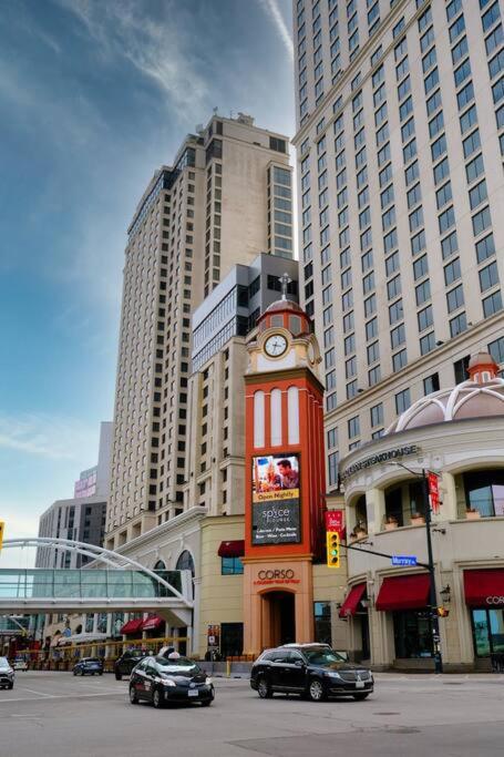 Luxury Stay Near Niagara Falls