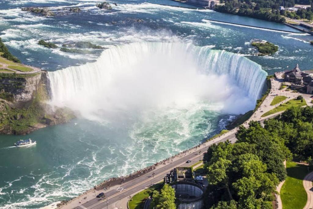 Luxury Stay Near Niagara Falls