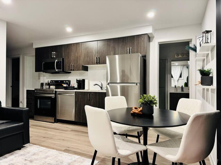 Luxury Stay Near Niagara Falls