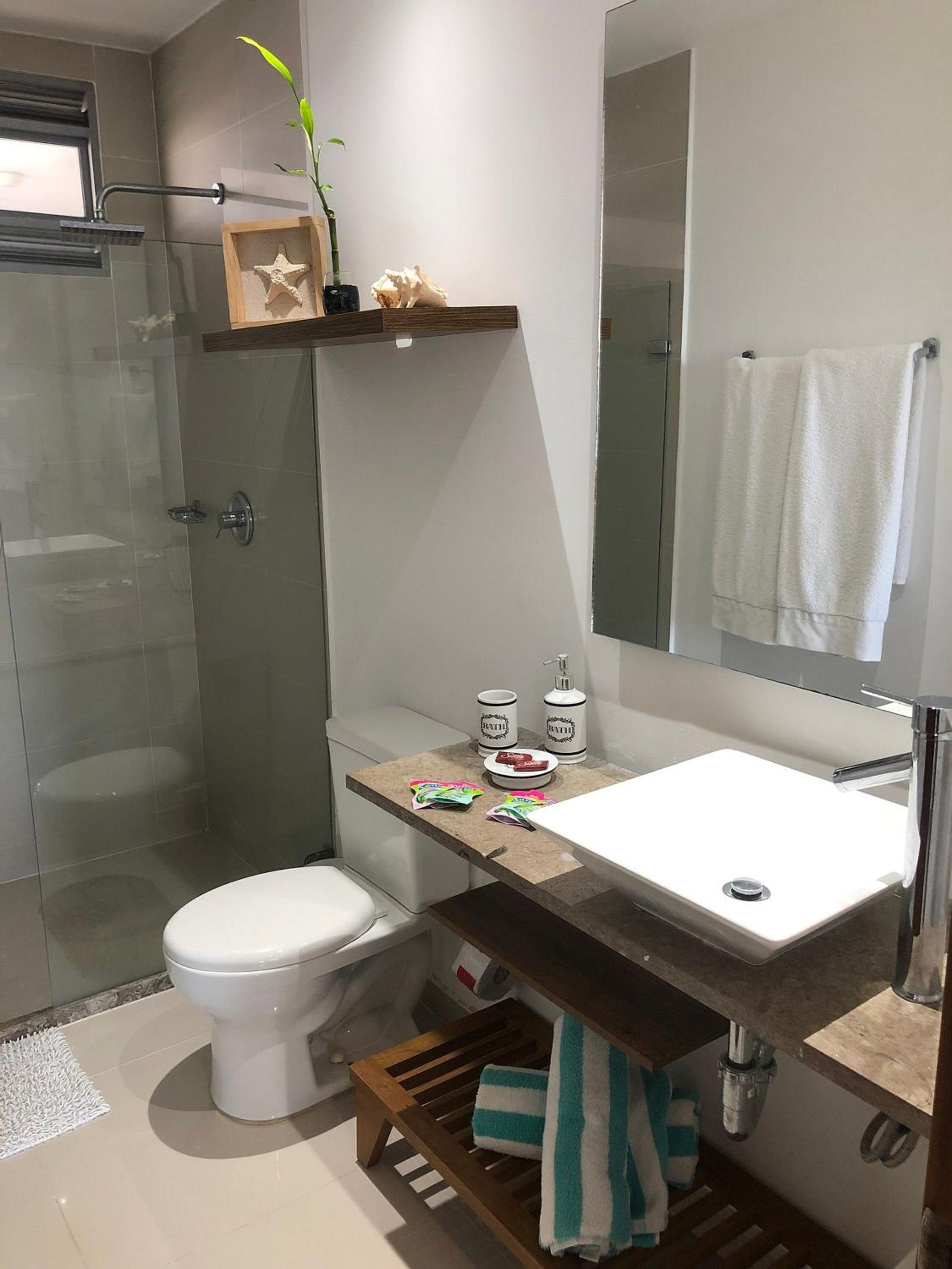 Amplios Aptos de Lujo Frente a la Playa a 5 Minutos del Centro y del Aeropuerto, en Edificio con Piscina, Jacuzzi, Sauna, Gimnasio, Turco y Seguridad las 2