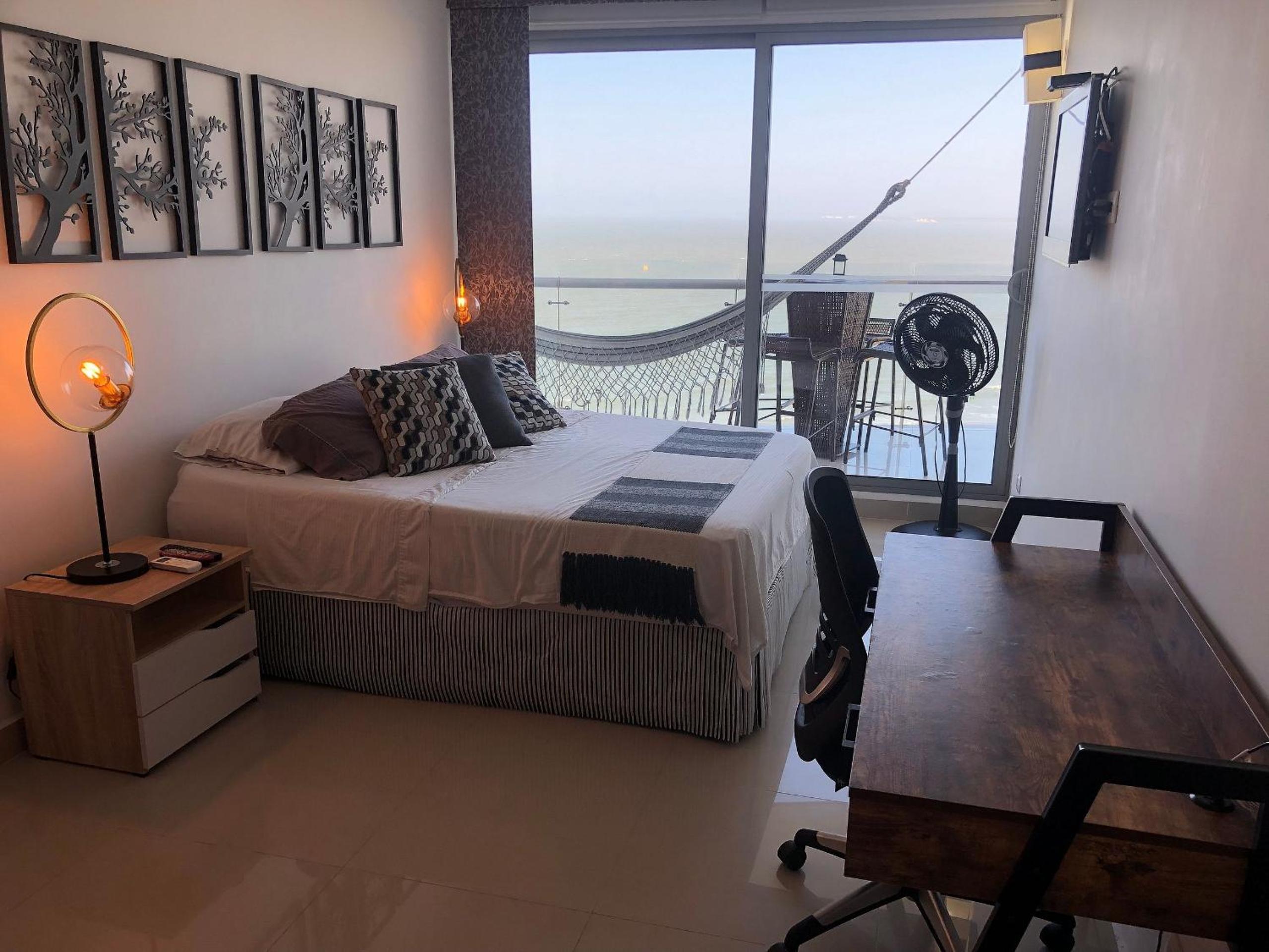 Amplios Aptos de Lujo Frente a la Playa a 5 Minutos del Centro y del Aeropuerto, en Edificio con Piscina, Jacuzzi, Sauna, Gimnasio, Turco y Seguridad las 2