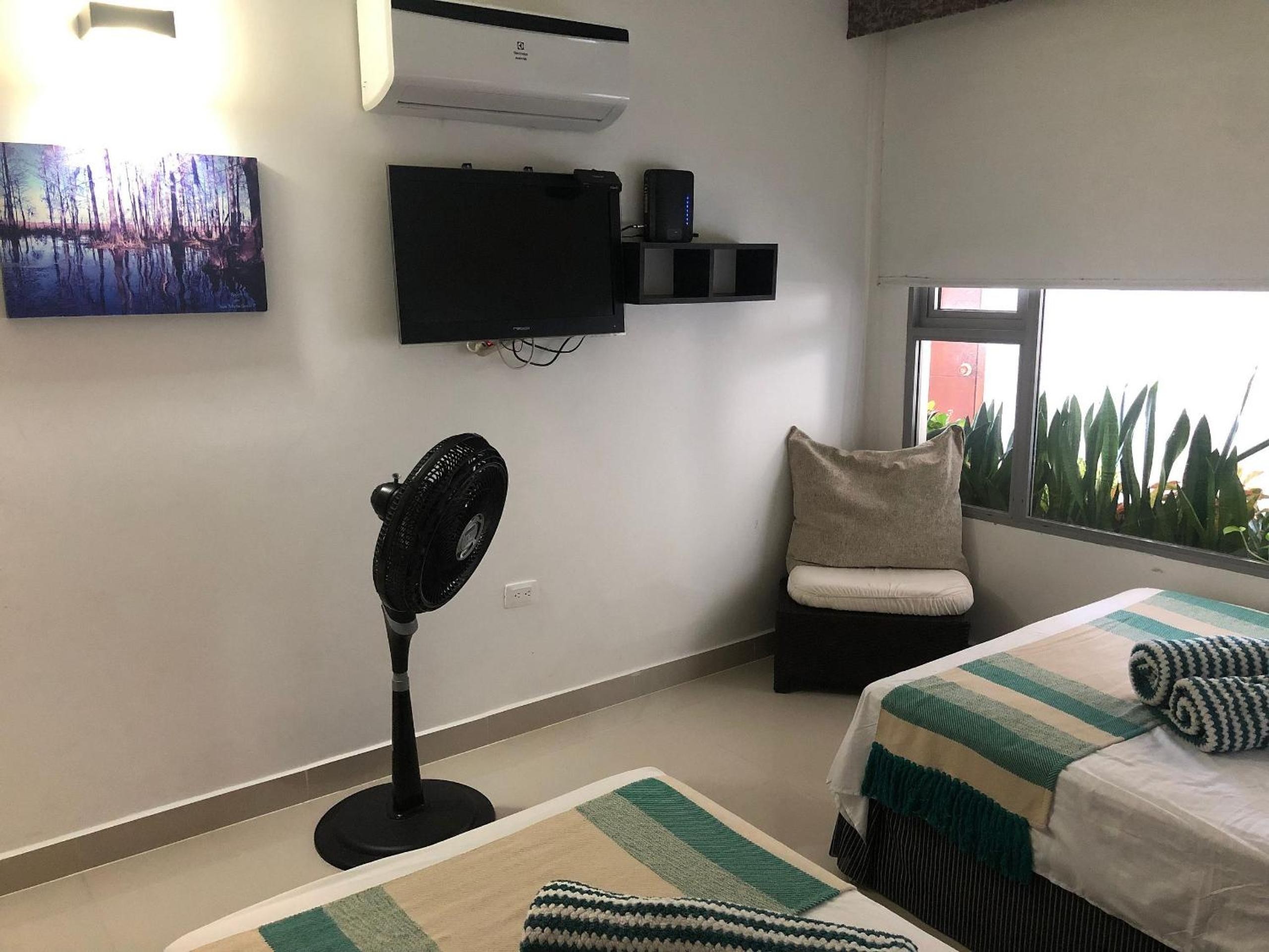 Amplios Aptos de Lujo Frente a la Playa a 5 Minutos del Centro y del Aeropuerto, en Edificio con Piscina, Jacuzzi, Sauna, Gimnasio, Turco y Seguridad las 2