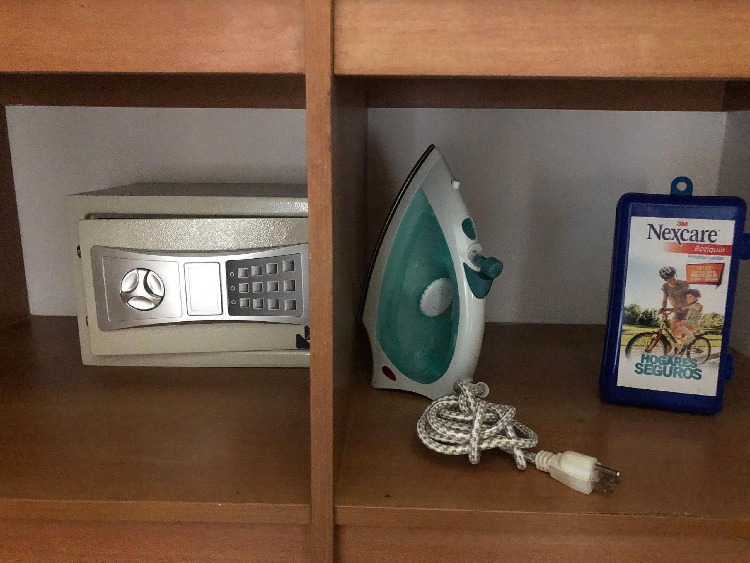 Amplios Aptos de Lujo Frente a la Playa a 5 Minutos del Centro y del Aeropuerto, en Edificio con Piscina, Jacuzzi, Sauna, Gimnasio, Turco y Seguridad las 2