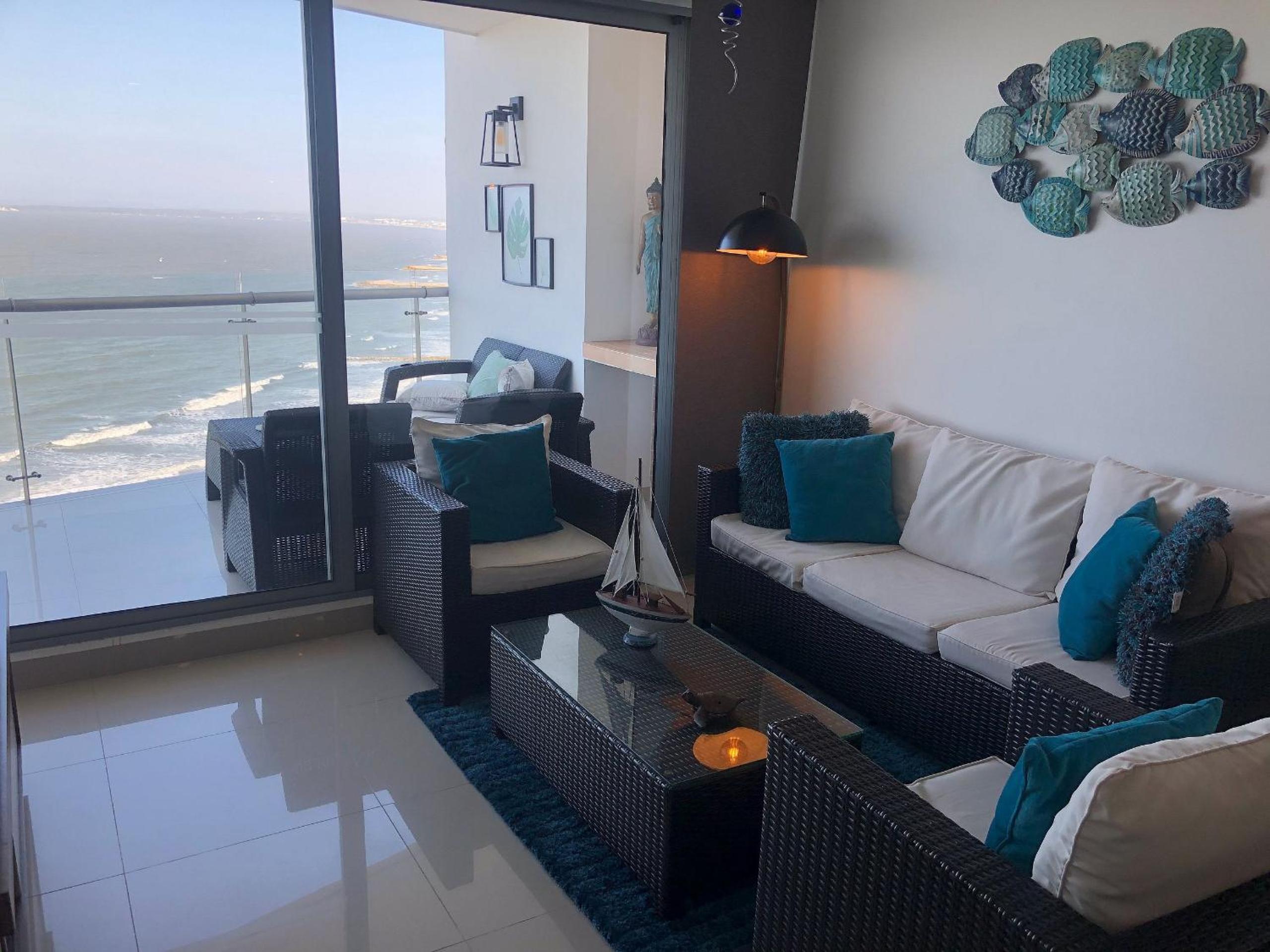 Amplios Aptos de Lujo Frente a la Playa a 5 Minutos del Centro y del Aeropuerto, en Edificio con Piscina, Jacuzzi, Sauna, Gimnasio, Turco y Seguridad las 2