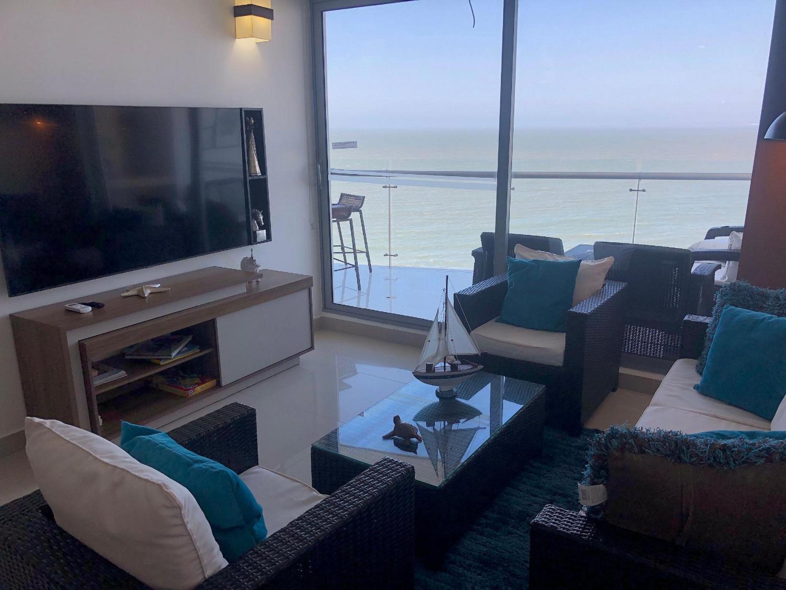 Amplios Aptos de Lujo Frente a la Playa a 5 Minutos del Centro y del Aeropuerto, en Edificio con Piscina, Jacuzzi, Sauna, Gimnasio, Turco y Seguridad las 2
