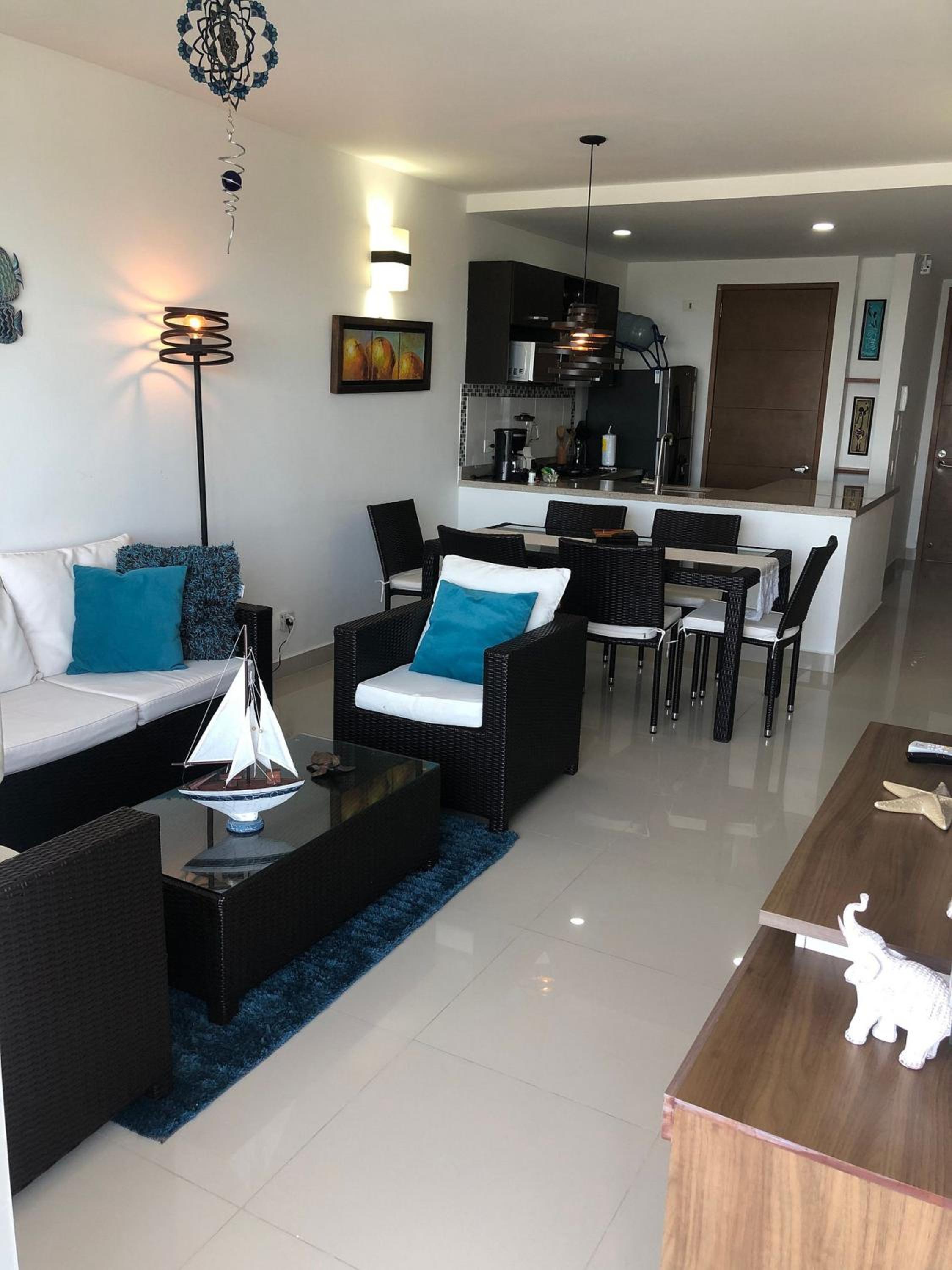 Amplios Aptos de Lujo Frente a la Playa a 5 Minutos del Centro y del Aeropuerto, en Edificio con Piscina, Jacuzzi, Sauna, Gimnasio, Turco y Seguridad las 2