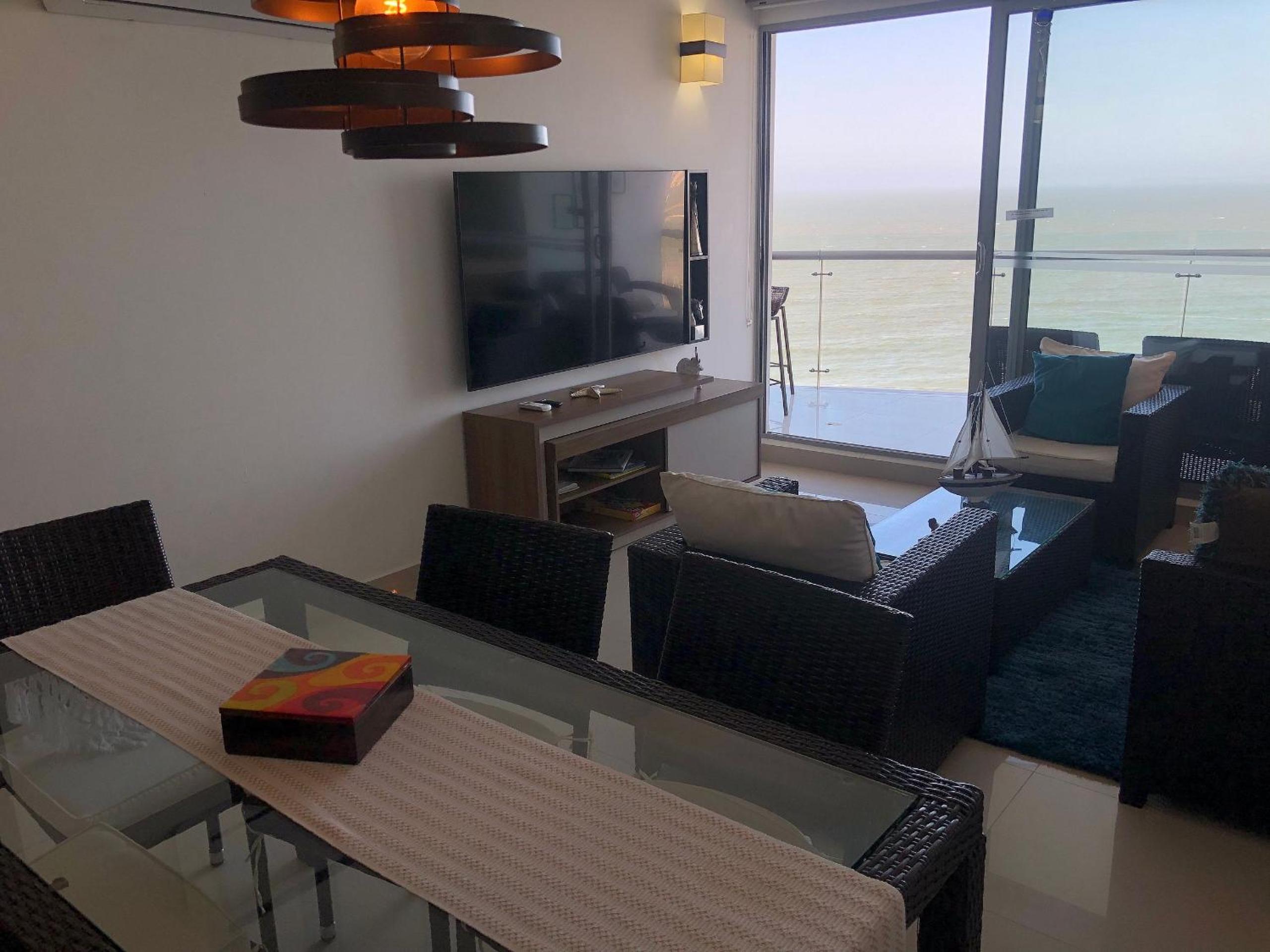 Amplios Aptos de Lujo Frente a la Playa a 5 Minutos del Centro y del Aeropuerto, en Edificio con Piscina, Jacuzzi, Sauna, Gimnasio, Turco y Seguridad las 2