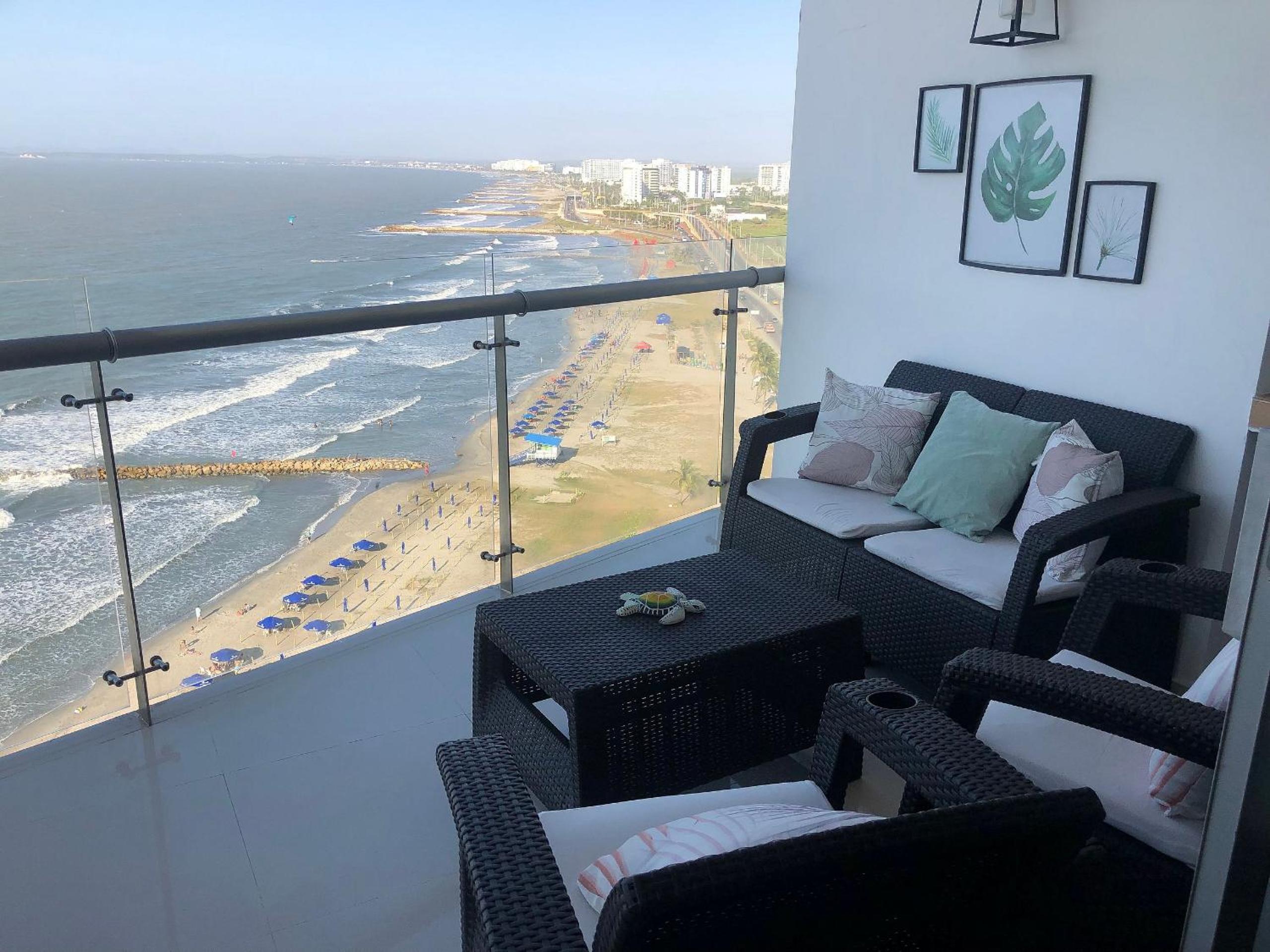 Amplios Aptos de Lujo Frente a la Playa a 5 Minutos del Centro y del Aeropuerto, en Edificio con Piscina, Jacuzzi, Sauna, Gimnasio, Turco y Seguridad las 2