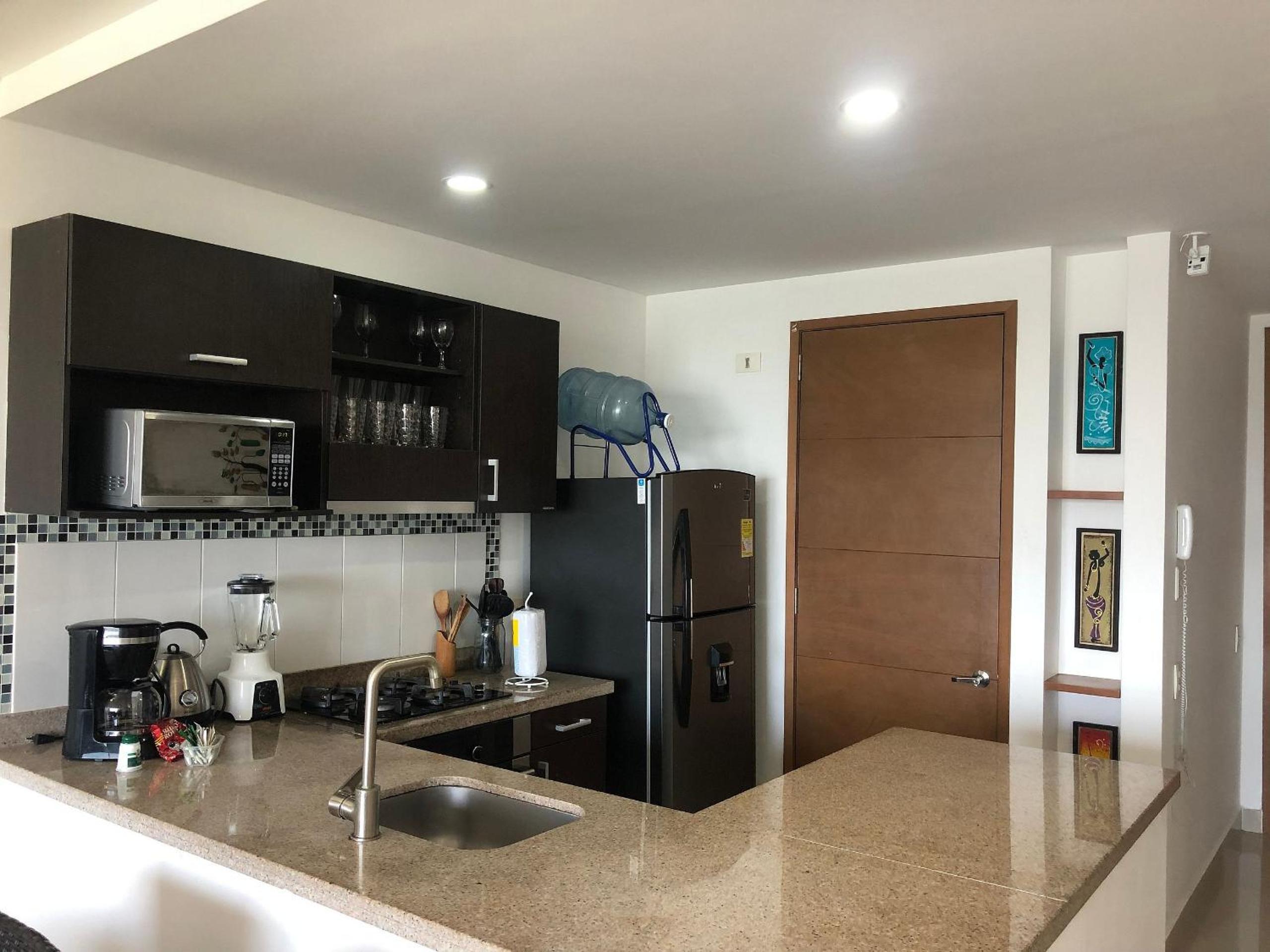 Amplios Aptos de Lujo Frente a la Playa a 5 Minutos del Centro y del Aeropuerto, en Edificio con Piscina, Jacuzzi, Sauna, Gimnasio, Turco y Seguridad las 2