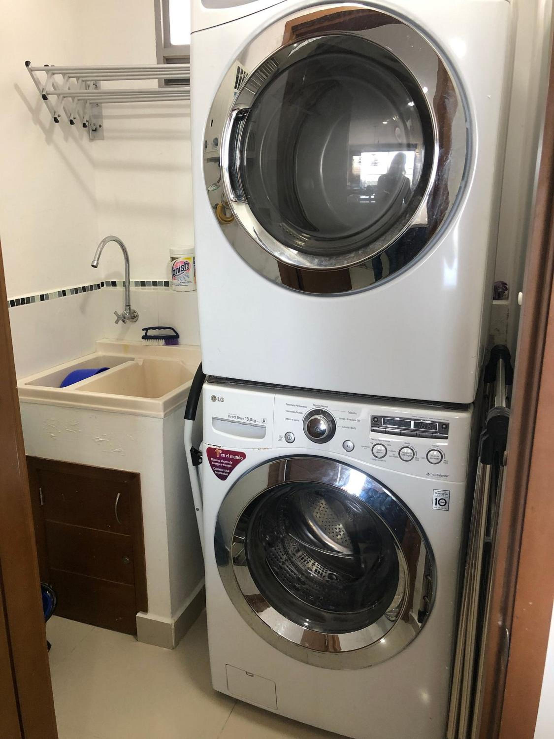 Amplios Aptos de Lujo Frente a la Playa a 5 Minutos del Centro y del Aeropuerto, en Edificio con Piscina, Jacuzzi, Sauna, Gimnasio, Turco y Seguridad las 2