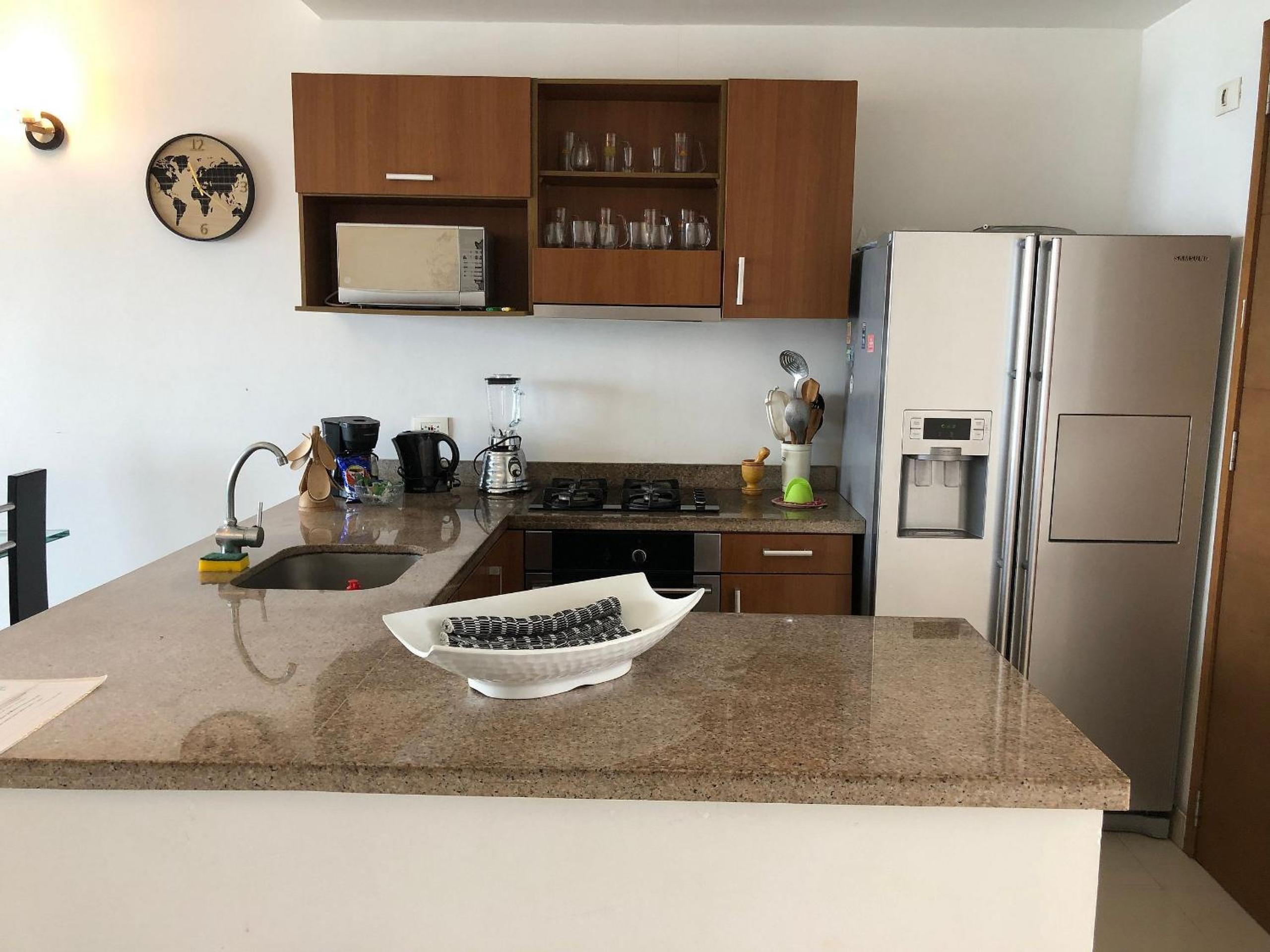 Amplios Aptos de Lujo Frente a la Playa a 5 Minutos del Centro y del Aeropuerto, en Edificio con Piscina, Jacuzzi, Sauna, Gimnasio, Turco y Seguridad las 2