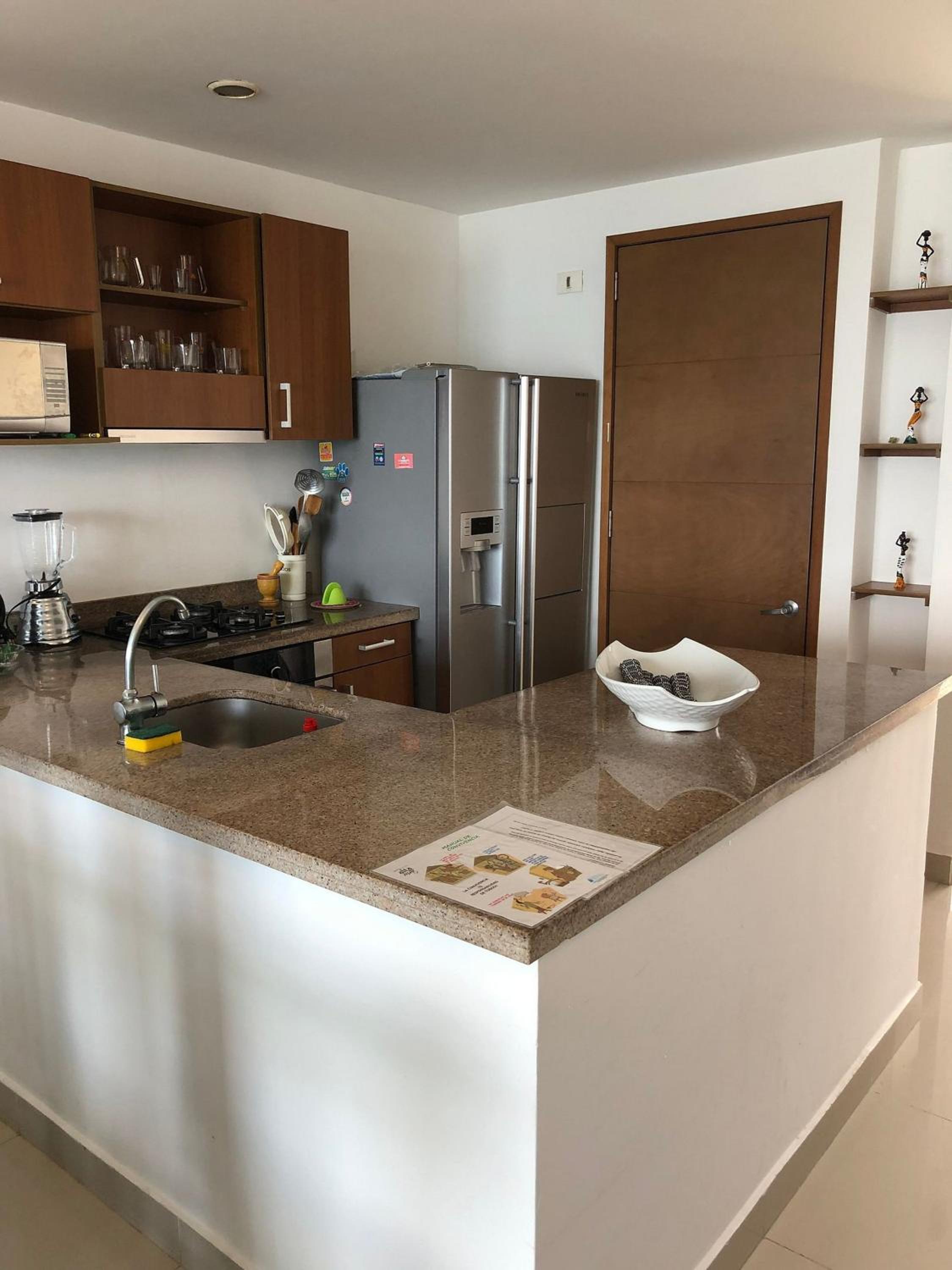 Amplios Aptos de Lujo Frente a la Playa a 5 Minutos del Centro y del Aeropuerto, en Edificio con Piscina, Jacuzzi, Sauna, Gimnasio, Turco y Seguridad las 2
