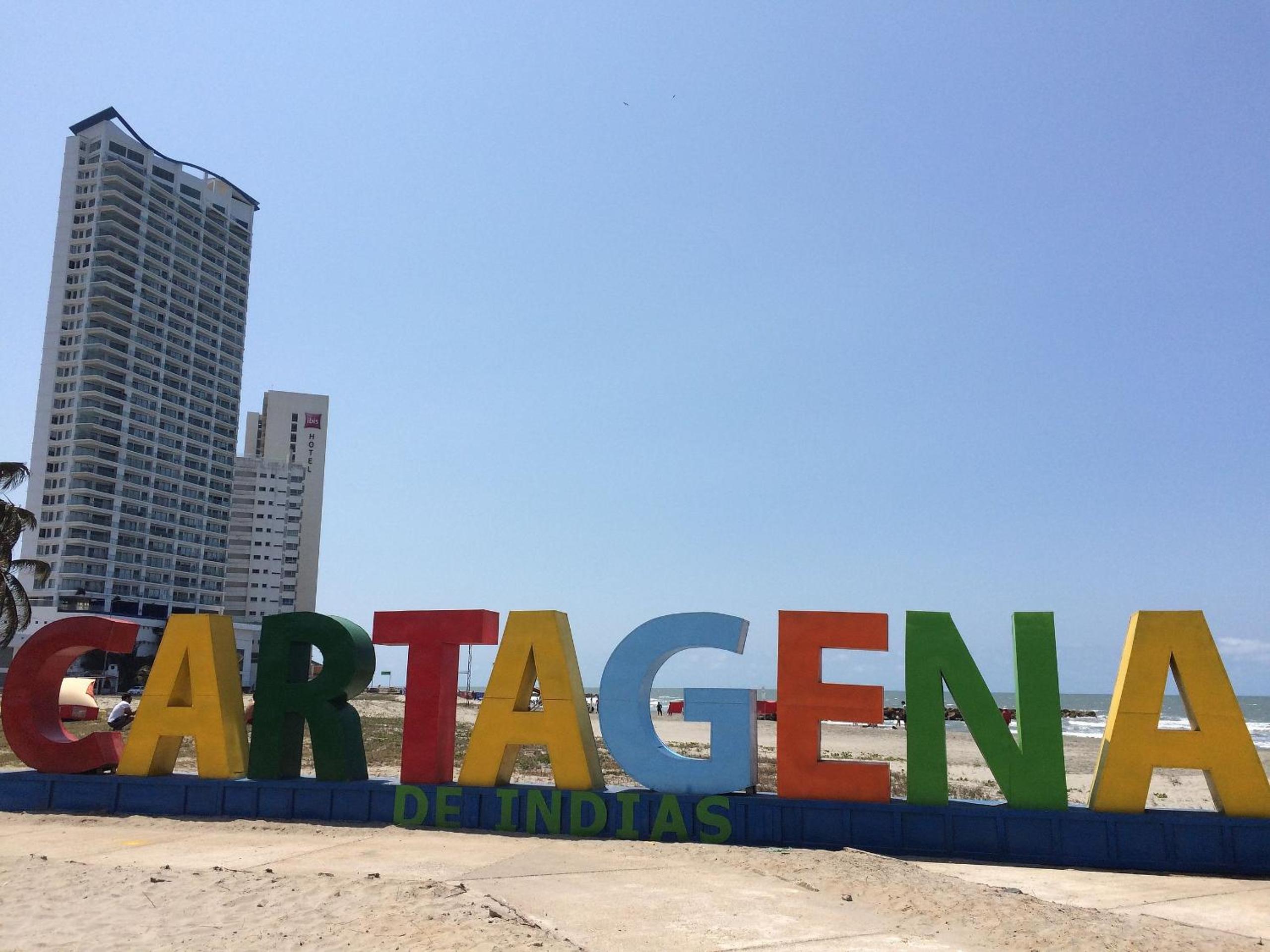 Amplios Aptos de Lujo Frente a la Playa a 5 Minutos del Centro y del Aeropuerto, en Edificio con Piscina, Jacuzzi, Sauna, Gimnasio, Turco y Seguridad las 2