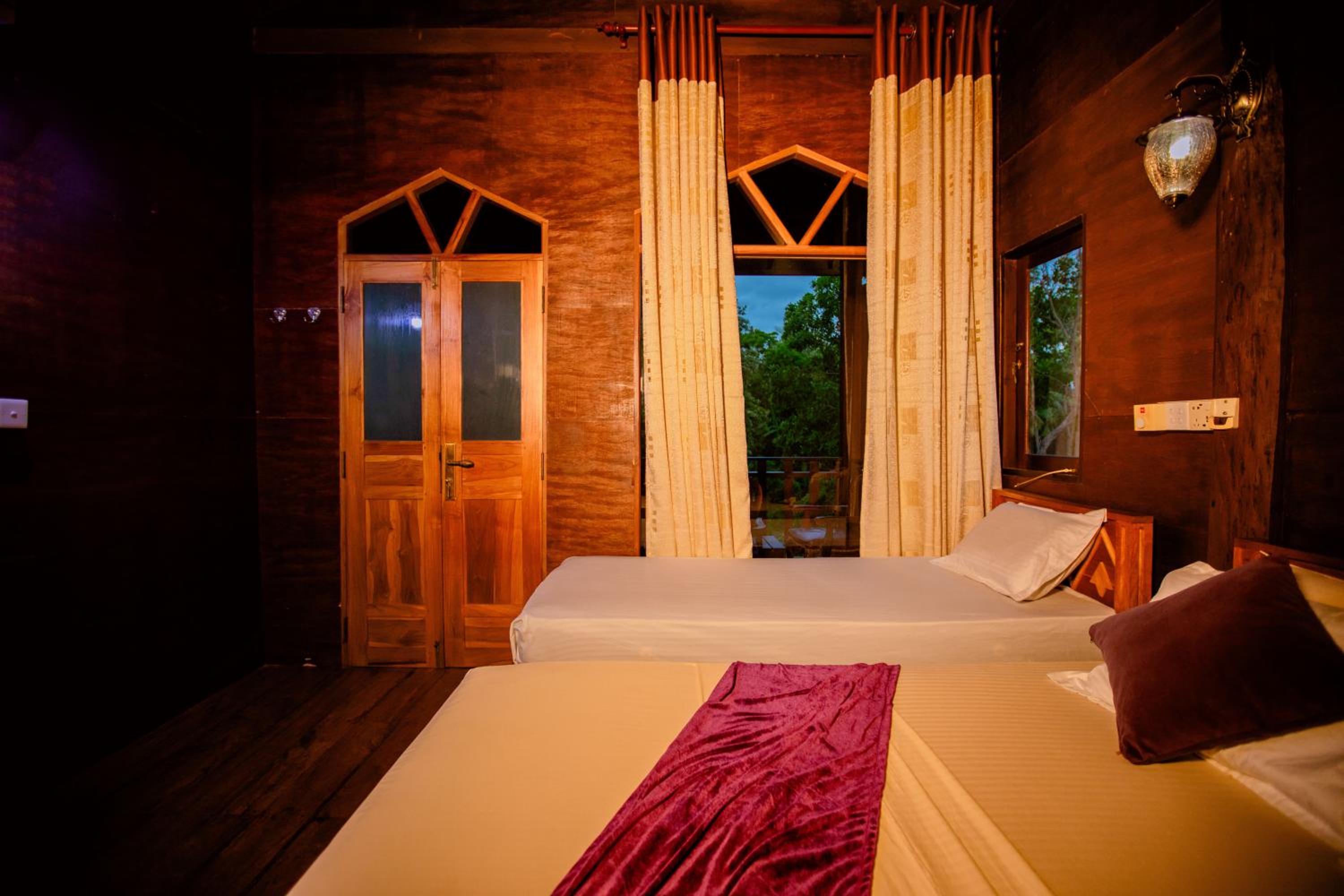 Yala River Face Inn