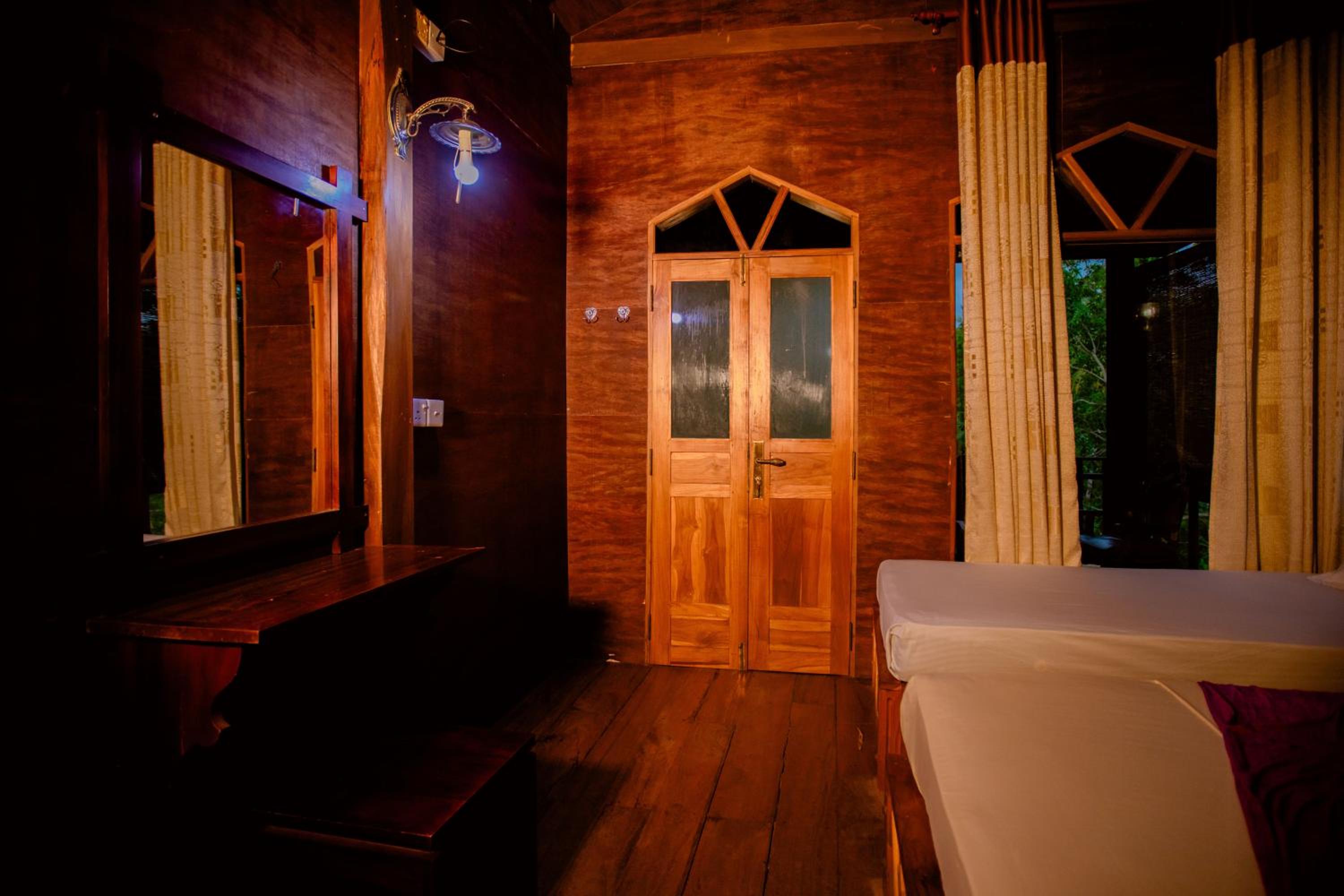 Yala River Face Inn