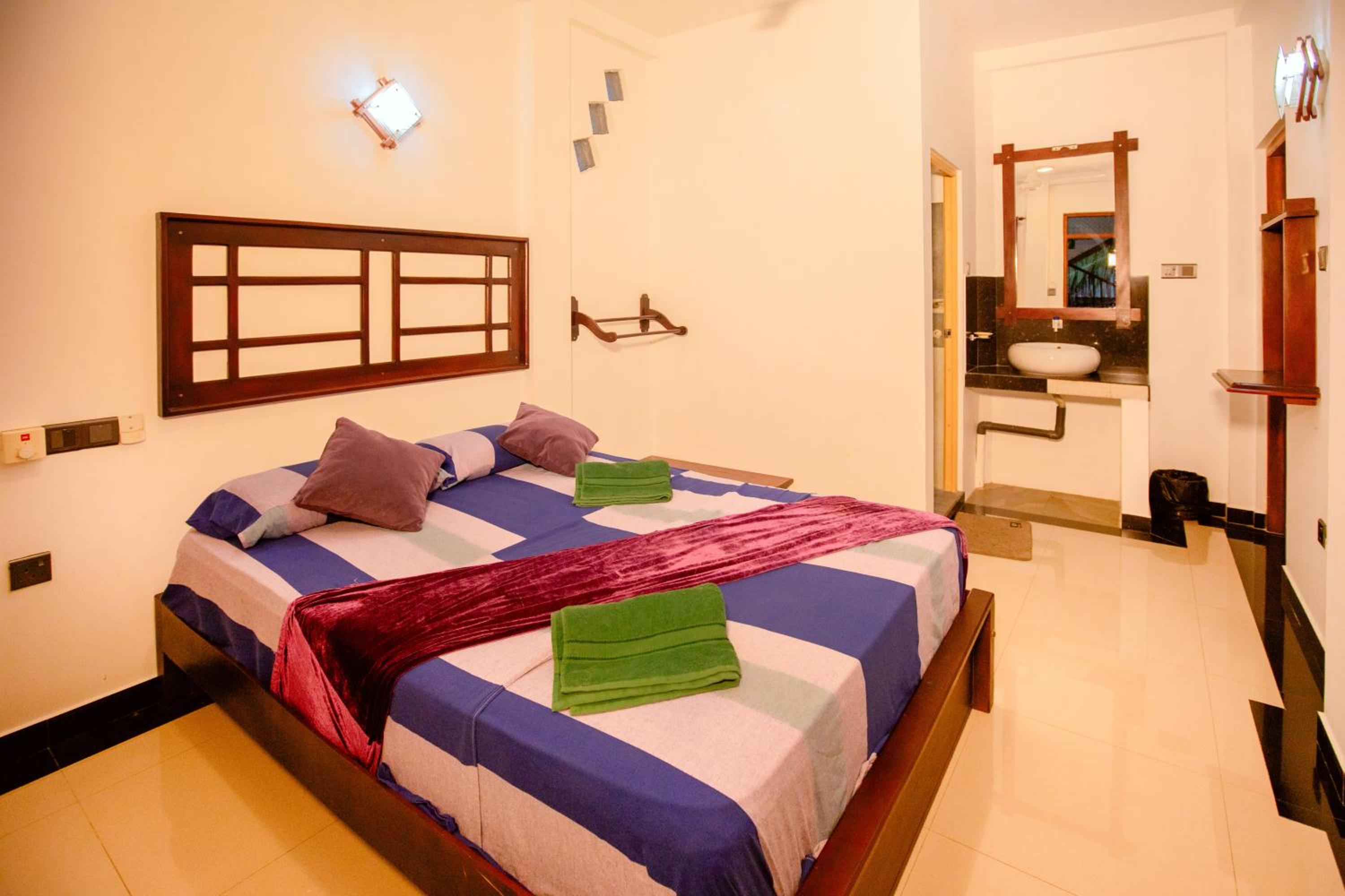 Yala River Face Inn